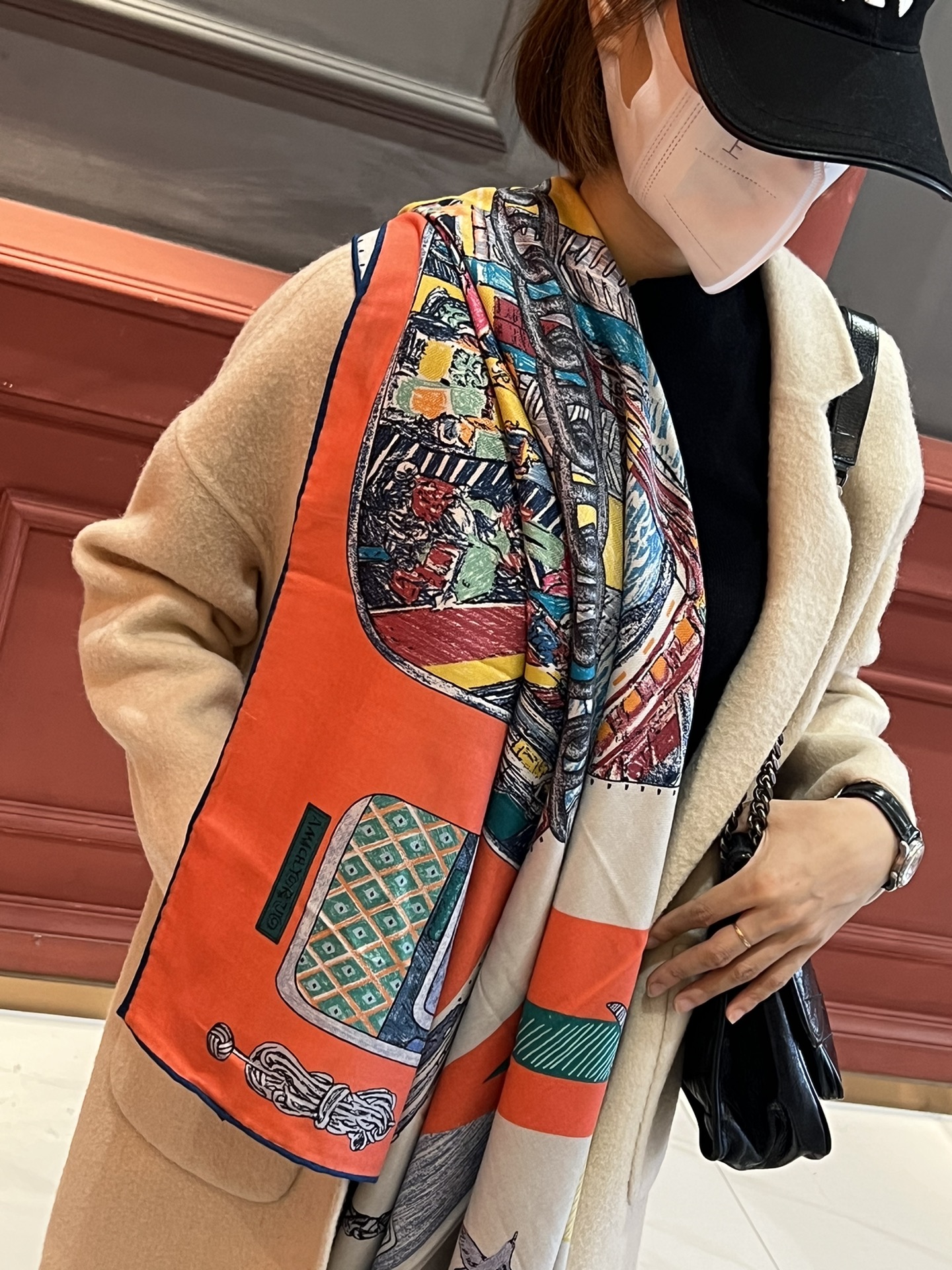 NO:172721,New model recommendation [140 velvet square scarf, double-sided same color] Top craftsmanship and value Hermes counter hits three-dimensional presentation pattern and pattern physical objects, extremely high grade, special craftsmanship and high-end research and development, and special cutting-edge craftsmanship are loved by Bai Fumei. Whether it is quality, style, price, they scream, super high cost performance, absolutely worth buying. Size 140cm*140cm, 70 cashmere silk, high-version scarf, hermes, real silk19860909新款推荐【140丝绒方巾,双面同色】顶级工艺超值爱马仕专柜爆款立体呈现图案纹路实物档次极高特殊工艺高端研发惊艳问世特殊尖端工艺处理受到白富美的喜欢 无论是品质 款式 价格都令大牌控的她们尖叫 超高性价比 绝对值得入手尺寸140cm*140cm,70羊绒真丝,高版本围巾,hermes,real silk,scarf