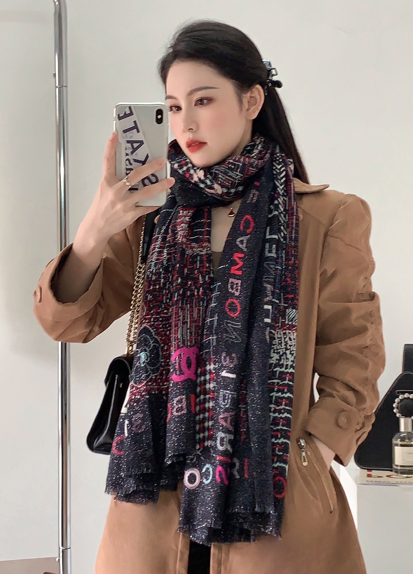 NO:172743,New style, shining scarf [No. 31 Kangpeng Street] Cashmere scarf grabs VIP recommendation, be sure to start quickly [High-end, love women's beauty, very few products, can be used in all seasons to make people very beautiful, the upper body effect is simply beautiful, the quality is perfect, the whole scarf gives people a big brand aura and is very exquisite and beautiful, which is definitely worth buying. Once you get the real thing, you will be glad that you are a beautiful product for women. It is worth evaluating the perfect temperament and taste Ditails' first choice VIPs. The upper size is 110*, high-version scarf19860909新款 会发光发亮的围巾【康鹏街31号】羊绒长巾抢VIP推荐 下手一定要快【高端 大爱女人尤物 货极少 四季都可以用真心美的让人非常非常心动 上身效果简直美翻了 品质非常完美 整个围巾给人大牌气场的同时又非常精致秀丽绝对值得入手的新款 实物一拿到就会庆幸自己是女人的绝美好货 值得品鉴完美气质品味Ditails首选VIP们 上尺寸110*,高版本围巾,scarf