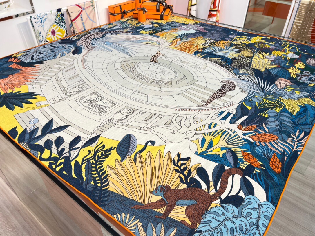 NO:172635,Hermes ~ Fall and winter matching weapon top-quality double-color double-sided silk cashmere shawl!  !  1 equals 2] The finishing touch is wonderful, I like both the patterns and color schemes, and I like another velvet shawl designed with double-sided color matching craftsmanship. I like it very much!  !  !  !  One shawl is equal to two wearing it to create a high-end feel!  The physical body is really fashionable!  !  This batch is of excellent quality!  I would like to remind my sisters that you must buy it early, this one will not help!  A shawl has two colors, both front and back, which really saves money and saves you home. There is no need to worry about the colors, just earn two at a time!  !  !  Size specifications 140*140 Top double-sided printing and dyeing double-color silk cashmere shawls, high-version scarfs, hermes, real silk, shawls19860909爱马仕～秋冬搭配利器顶级双配色双面版真丝羊绒披肩！！1条等于2条】点睛精彩,图案和配色都超级喜欢,又一款双面配色工艺设计的丝绒披肩,超级喜欢！！！！一条披肩等于两条穿出高级感！实物上身真的很时髦气质！！这个批次品质超好！提醒下喜欢的姐妹们,必须早点入手,这个出完无补的！一条披肩正反两种配色,真是省银子省到家了,不用纠结颜色了,一次入两！！！尺寸规格140*140顶级双面印染双配色真丝羊绒披肩,高版本围巾,hermes,real silk,shawls,scarf