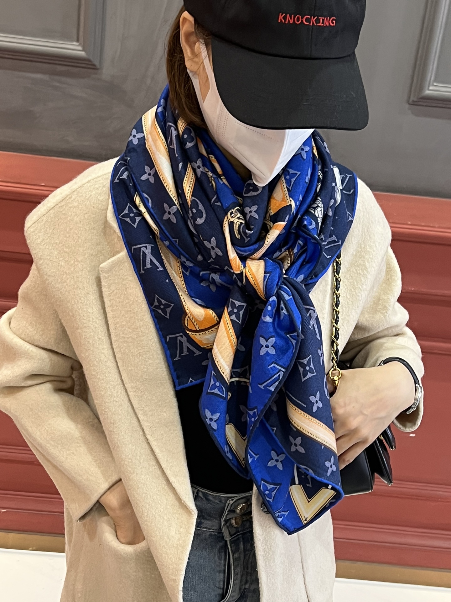 NO:172970,New MONOGRAM JACQUARD DENIM 140 Velvet Scarf High-end Gray [High-end Edition, Double-sided and Same Color] Some styles are worth presenting with the top craftsmanship. The most collection value scarf style will never be eliminated. High-version scarf19860909上新 MONOGRAM JACQUARD DENIM 140丝绒 方巾 高级灰【高定版 双面同色】 有些款式他值得用最顶级的工艺去呈现  最具收藏价值丝巾款式 永远不会被淘汰,高版本围巾,scarf