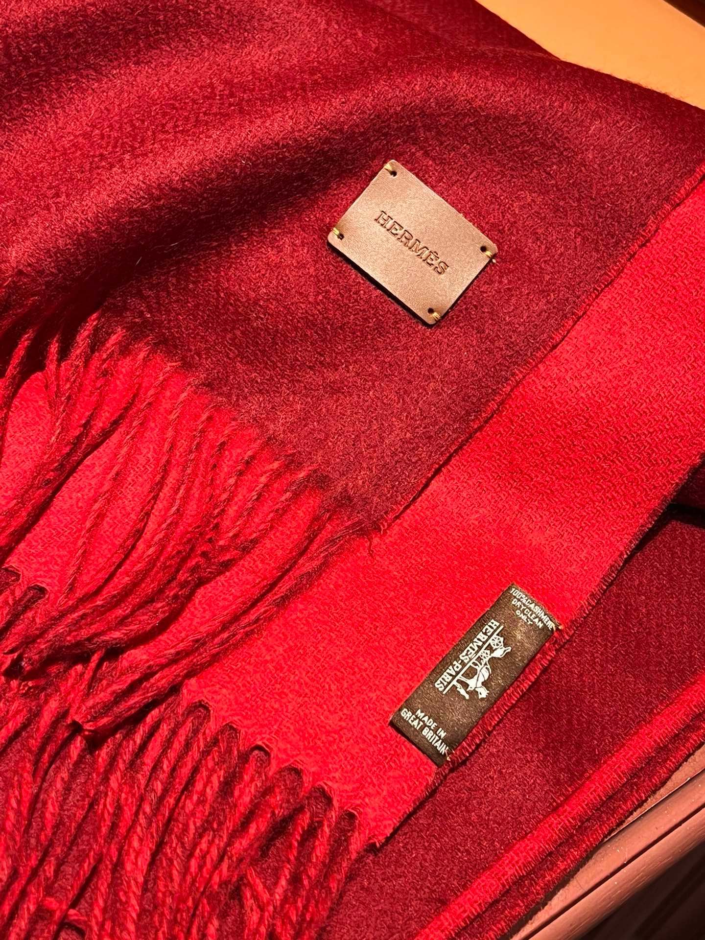 爱马仕巴黎时装展商务男士女士通用双面羊绒披肩代工厂臻选上乘的超细羊绒纤维进行纯手工精梳处理耗时耗力再以清