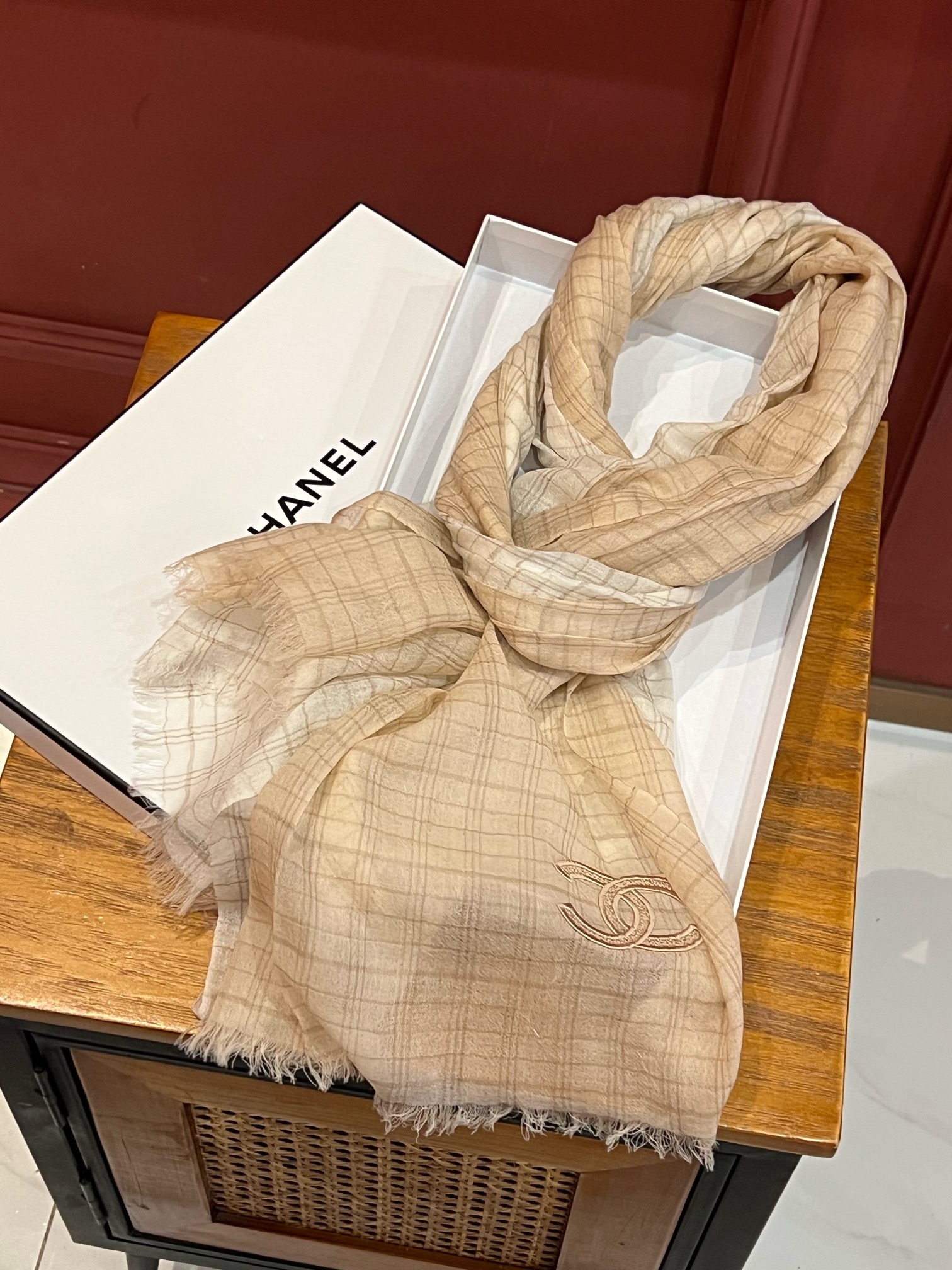 Chanel香奈儿走秀新款羊绒羊绒围巾小香简约风如今可谓风靡全球轻松表达出女性的优雅与高贵感又显复古文艺