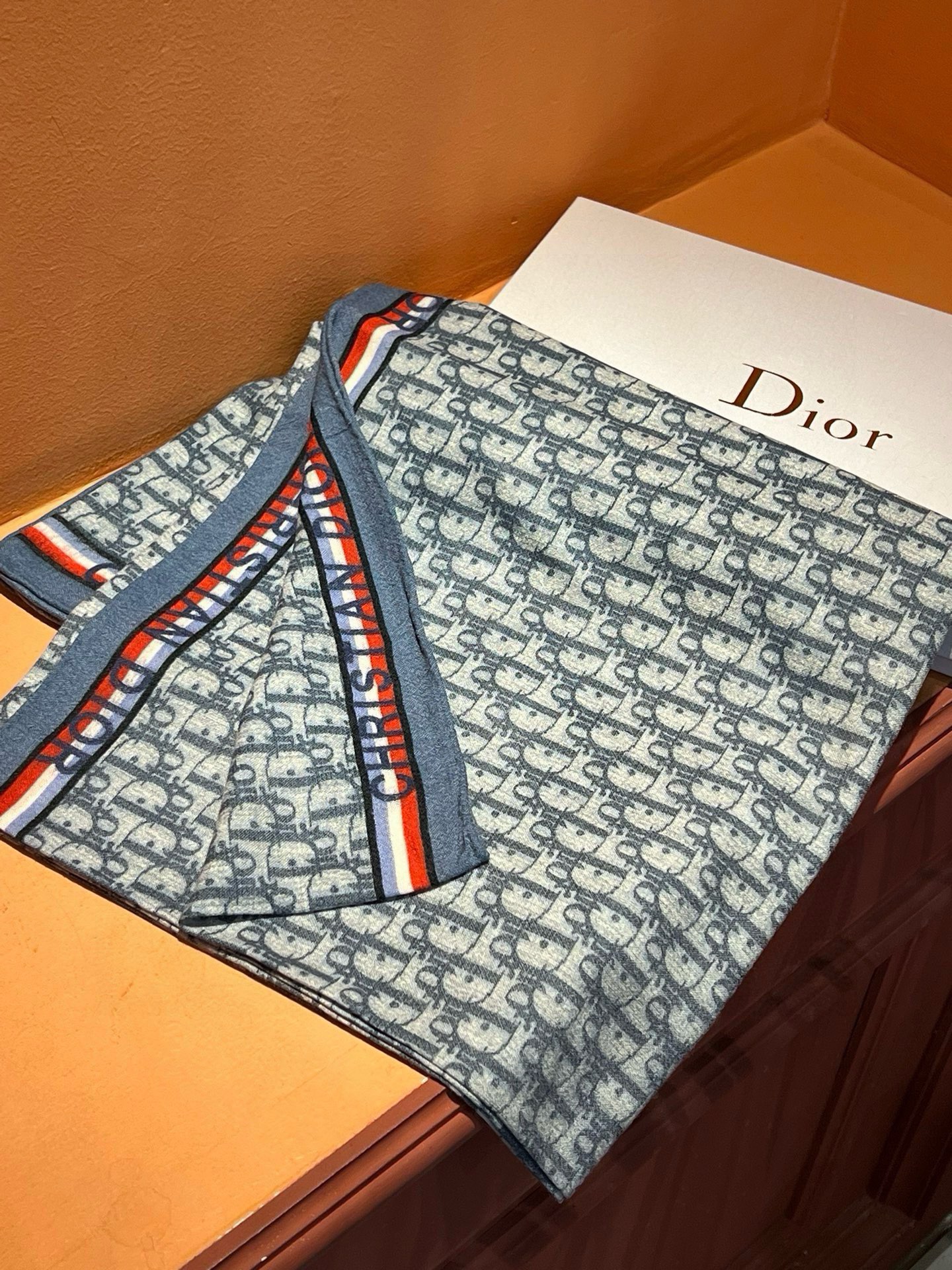 上新Dior最最新的专柜主打款D边框老花140度假及日常都非常好搭配的款订单私流一看到就想去度假️平时穿