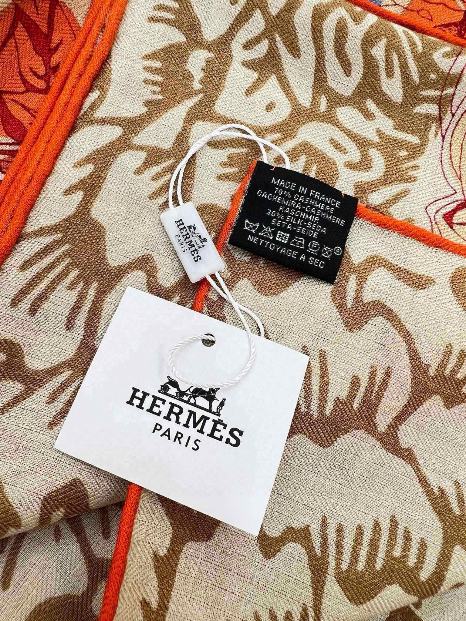 双面同色Hermes_23秋冬新品“印章版丛林之爱”140丝绒印花方巾手工卷边丝绒方巾30%真丝70%羊