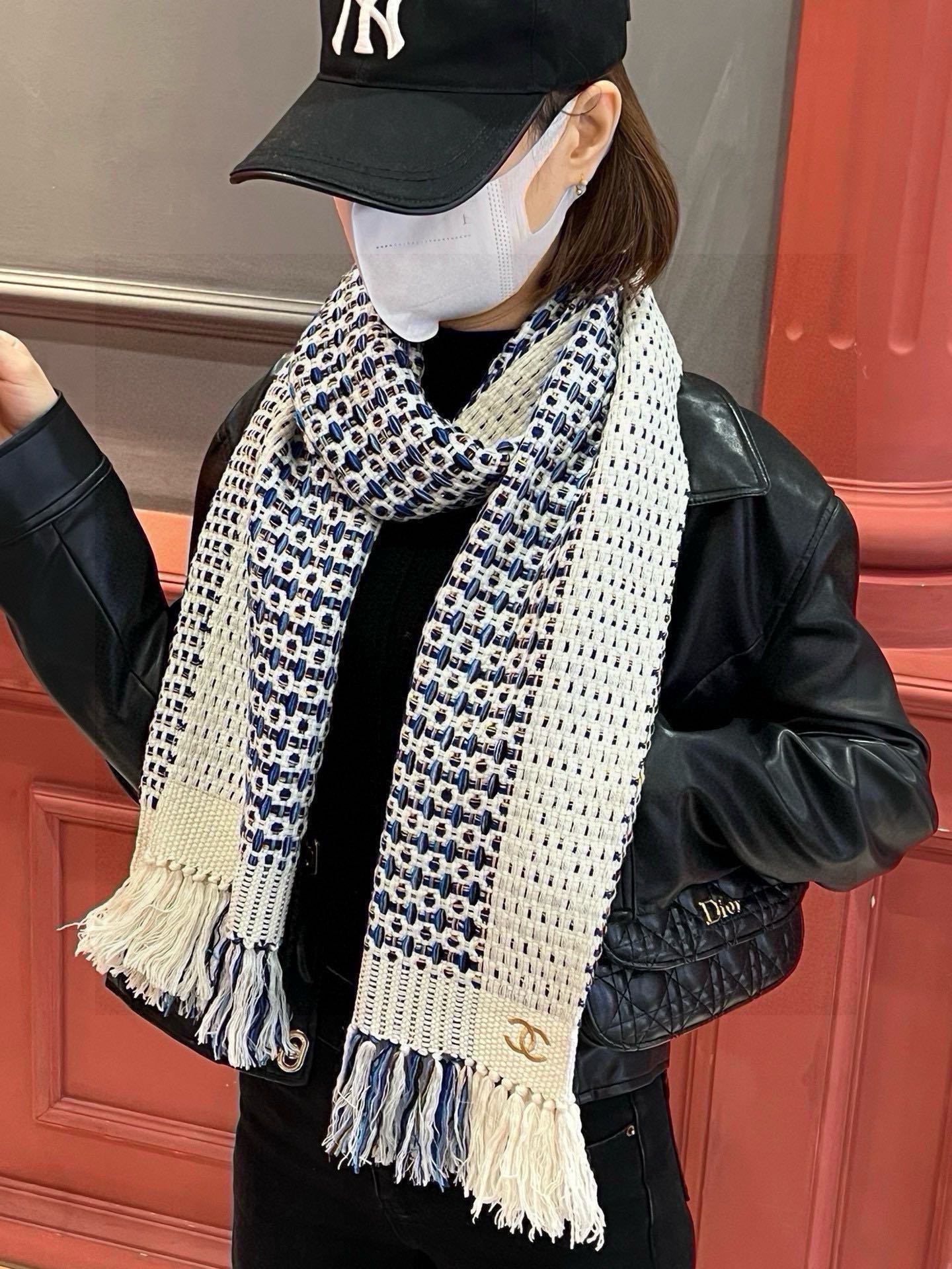 Chanel Luxury
 Scarf Cashmere Knitting Fall/Winter Collection