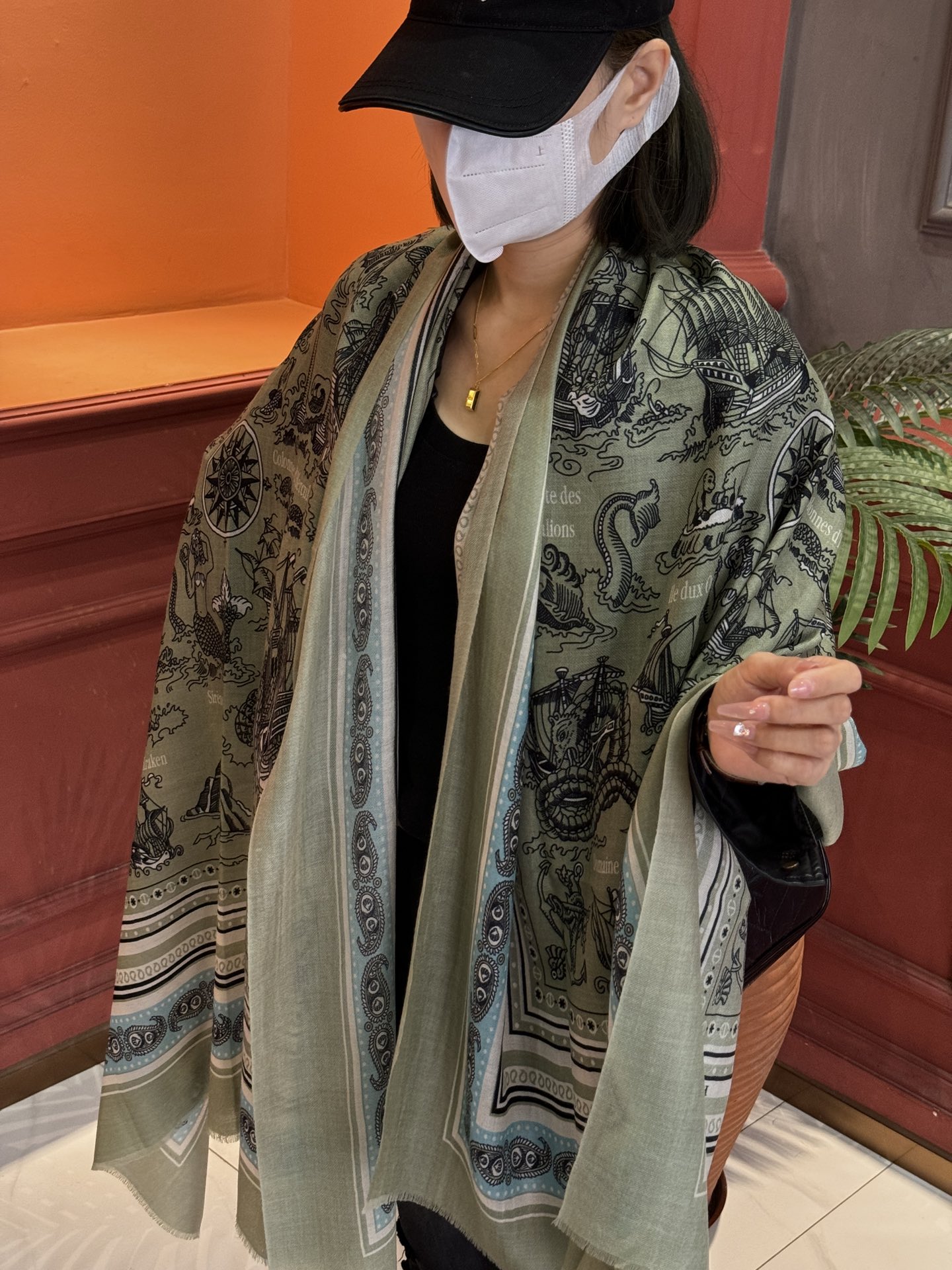 NO:181521,Original single Hermes cashmere scarf sailor tattoo bandana, sea god horse, Hercules pillar, dangerous reef and bear island, these names will remind people of sailing tattoos and ancient maps of extraordinary animals. The silk square scarf pattern surrounding mermaids, dolphins and sailboats has been treated with two colors to make the design look brand new. The quality of the counter that will definitely scream. This model is H's top visual feast as soft and silky as velvet, making it a unique and precious existence. The overseas counters are absolutely top-notch!  Special channel goods sold for one less [Specification 100*200] High-version scarf, high-version scarf, hermes, real silk19860909原单爱马仕羊绒长巾 水手纹身bandana,海神之马、大力神之柱、危险礁石和熊岛,这些名字都会让人联想到航海纹身和栖息着非凡动物的古代地图.环绕美人鱼、海豚和大帆船的真丝方巾图案经过双色处理,令设计焕然一新. 绝对会尖叫的专柜品质此款是H顶级视觉盛宴如天鹅绒般柔软丝滑,使之成为独一无二的珍贵存在.海外专柜同步绝对的顶级好货！特殊渠道货卖一个少一个【规格100*200】高版本围巾,高版本围巾,hermes,real silk,scarf