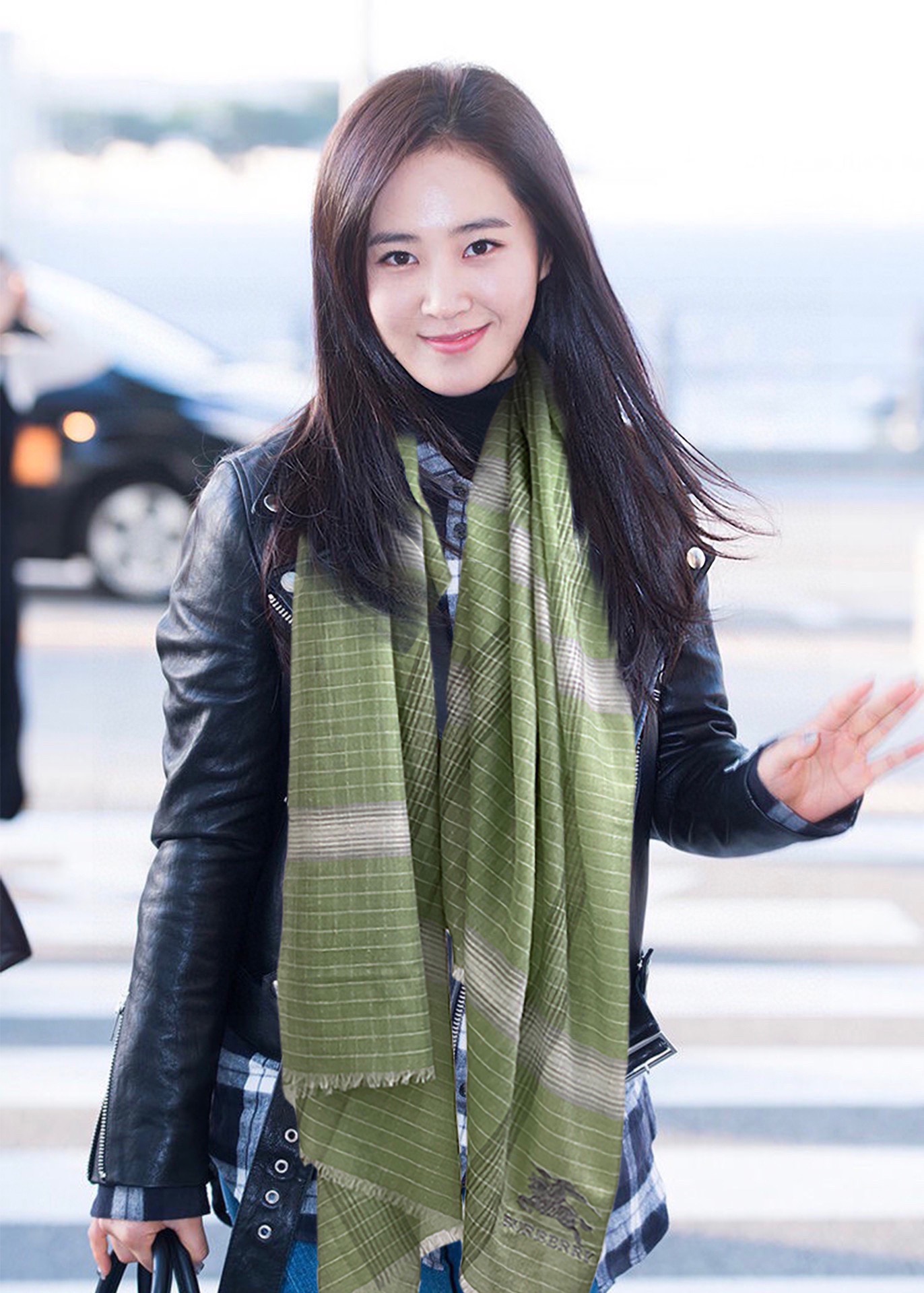 NO:181534,[Burberry] Classic logo pattern inlaid with silver flash [Rose] Imported Nepal cashmere top embroidered scarf... High-end products... Absolutely screaming quality... Top design models of fashion brands... You will understand that the processing of top craftsmanship is the screaming highlight of this model.. Currently, this model is only a few foreign counters in stock, which is really rare.. Nepal imported cashmere Size200*90c m high-version scarf, high-version scarf, burberry19860909【巴宝莉】经典logo纹镶嵌银色闪线 [玫瑰]进口尼泊尔羊绒顶级刺绣围巾....高尖端产物...绝对令人尖叫的品质...时尚大牌的顶尖设计款..拿到手你就会明白顶级工艺的处理是此款令人尖叫的亮点秋冬必备的高端精品..此款目前只有国外几个专柜有货真的是臻品罕见..尼泊尔进口羊绒 Size200*90c m高版本围巾,高版本围巾,burberry,scarf