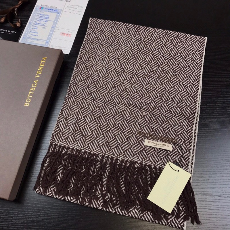 NO:183238,BOTTEGA VENETA (Baodie Home) exclusively launches a new autumn and winter men's scarf. The implicit and meticulous is the fashion aesthetic of BV, because people who know how to appreciate it have the personal characteristics of ^confidence and elegance and finally their own style ^ The whole shawl is woven with imported cashmere thread, beautiful and exquisite texture, generous and practical, comfortable and warm, and top-level material!  The latest customization of BV!  Very perfect!  No matter what age group, having Bv will have all the temperament and elegant taste you want!  Size 1*32 (excluding tassels) high-version scarf, high-version scarf, bottega veneta, bottega veneta, bottega veneta, bottega veneta, shawls19860909BOTTEGA VENETA（葆蝶家）独家推出 秋冬新款男士围巾.含蓄细致是BV的时装美学,因为懂得欣赏的人都具备^自信优雅而终于自己的风格^的个人特质整条披肩进口羊绒线织就,漂亮精致的纹理,大方实用,舒适保暖,顶级材质！BV最新定制！非常完美！无论什么年龄段,拥有了Bv就拥有了一切你所希望拥有的气质与优雅品味！尺寸1*32（不含流苏）高版本围巾,高版本围巾,bottega veneta,bottega veneta,bottega veneta,shawls,scarf