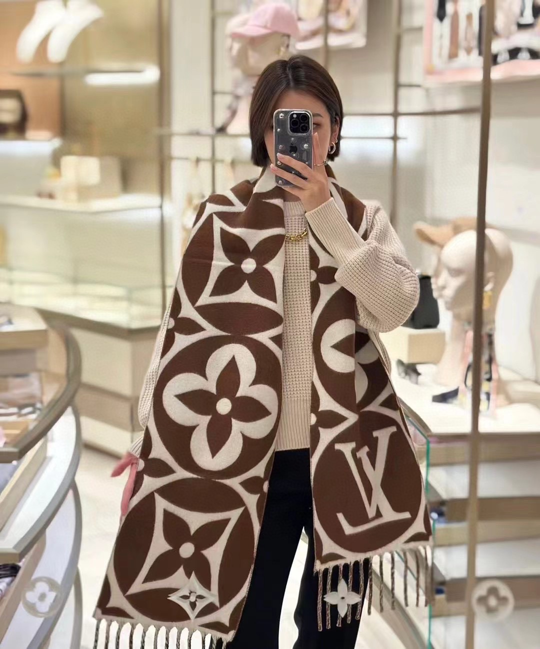 NO:184325,New!  LV latest wool scarf, rose color matching size 235*30, welcome to consult, high-version scarf, louis vuitton19860909上新！ LV最新款羊毛围巾,玫瑰色配色 尺寸235*30,欢迎咨询 高版本围巾,高版本围巾,louis vuitton,scarf