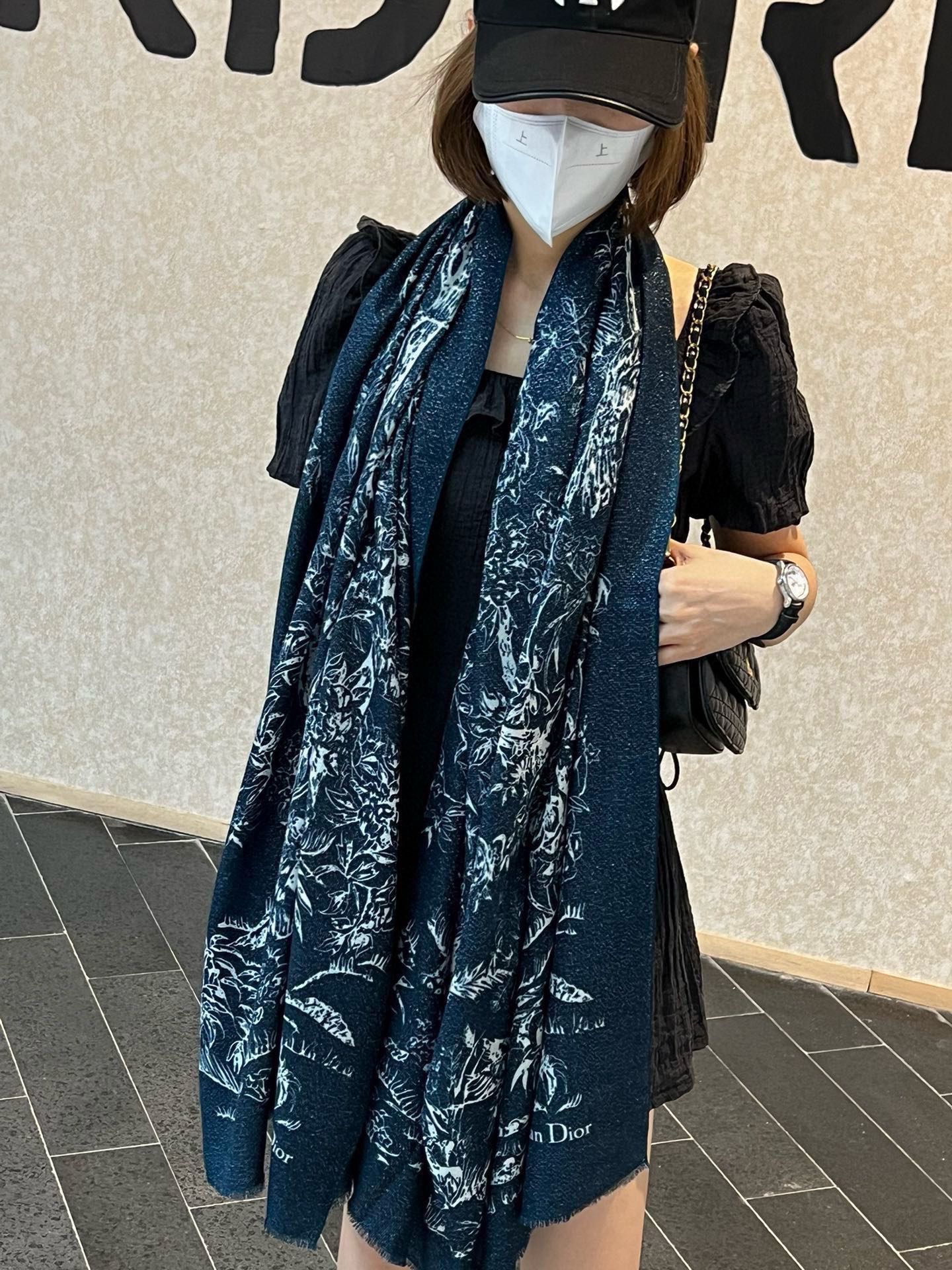 NO:184334,Recommended [Scarf that will shine] D Home ZG hit three-dimensional presentation pattern and pattern physical objects with high grades, special craftsmanship and high-end development, and special cutting-edge craftsmanship are loved by Bai Fumei. Whether it is quality, style, price, they scream, super high cost performance, absolutely worth buying, size 100*200 high-version scarf, high-version scarf, dior19860909推荐【会发光发亮的围巾】D家ZG爆款立体呈现图案纹路实物档次极高特殊工艺高端研发惊艳问世特殊尖端工艺处理受到白富美的喜欢 无论是品质 款式 价格都令大牌控的她们尖叫 超高性价比 绝对值得入手尺寸100*200高版本围巾,高版本围巾,dior,scarf