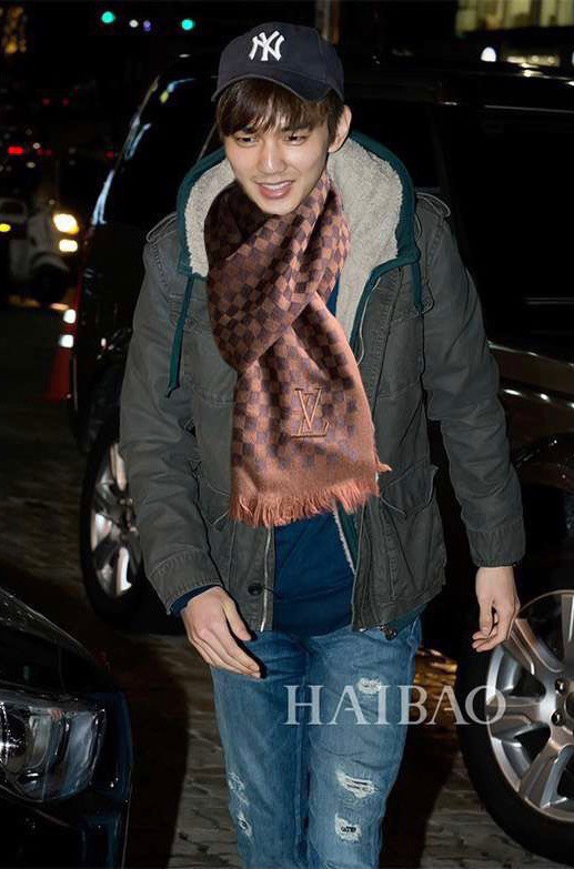 NO:185011,The popular products arrived. The LV family broke the previous design [Top Men's Model] Scarf High-end Products Fashion Brand Top Design Models You will understand that the quality is really super super soft, warm, skin-friendly, very atmospheric, super aura, really rare cashmere worsted, absolutely no high-end quality size 40*180cm high-end scarf, high-version scarf, louis vuitton19860909爆款到货了LV家族打破以往的设计【顶级男士款】围巾高尖端产物时尚大牌的顶尖设计款拿到手你就会明白质量真的超级赞超级柔软保暖亲肤非常大气超级有气场真的是臻品罕见羊绒精纺绝对是手慢无的高端精品尺寸40*180cm高版本围巾,高版本围巾,louis vuitton,scarf