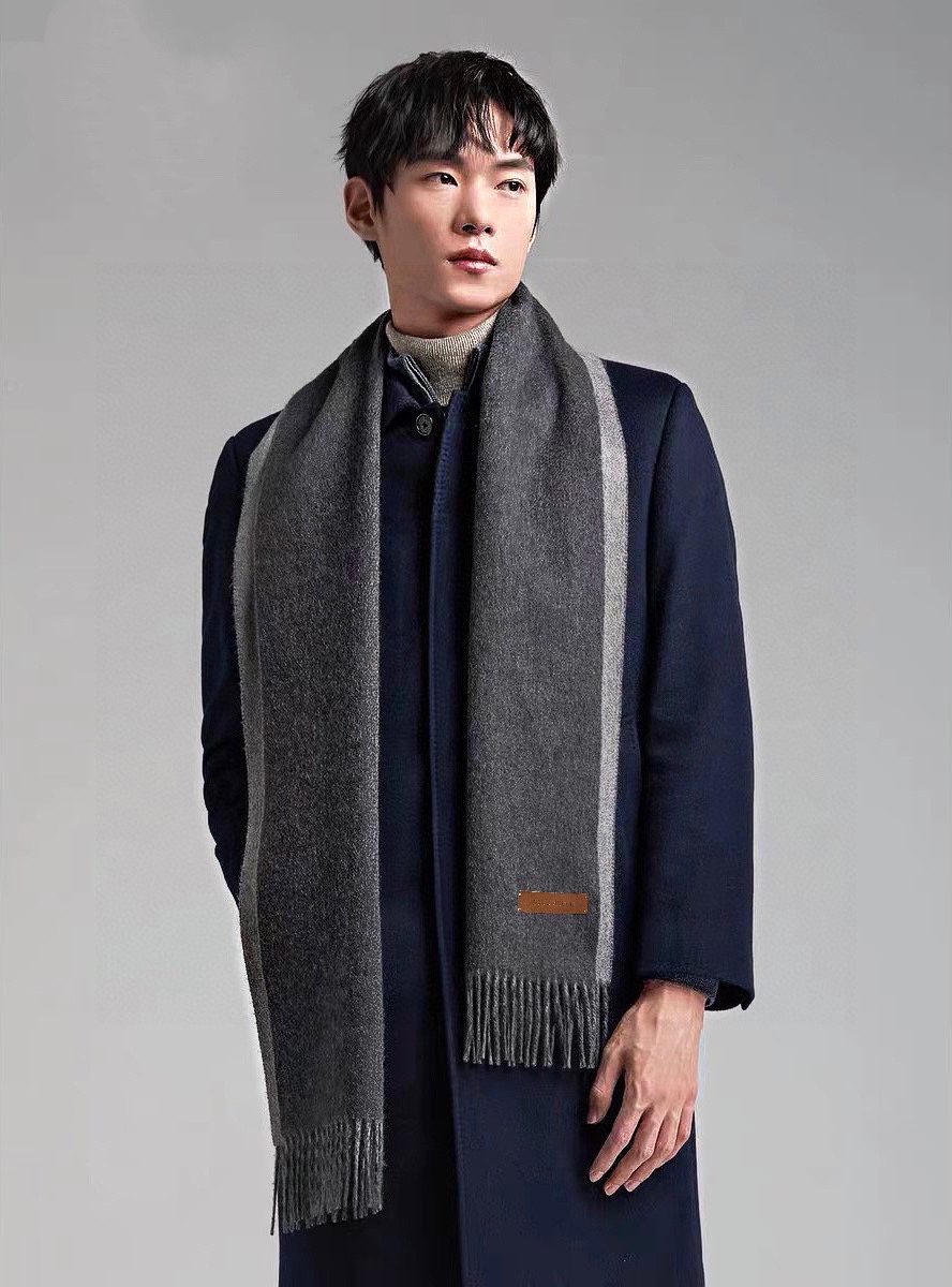 NO:185049,【LV】Couple style Double-sided cashmere scarf in Paris Fashion Show!  Use fine cashmere on the Mongolian Plateau!  The touch is full of delicate fluff!  This price is absolutely 100% affordable!  Exquisite embroidery craftsmanship!  It’s good to keep your own gifts!  Absolutely good product!  Each one has been inspected and shipped several times!  No one-time product!  Not satisfied with the feel of the bag!  It's a pity to miss such a good thing. Size 180*35 high-version scarf, high-version scarf, louis vuitton19860909【LV】情侣款 巴黎时装展双面羊绒围巾！采用蒙古高原细羊绒！手感满满地都是细腻的绒毛！这个价格绝对百分之百的实惠！精湛绝伦的绣字工艺！送礼自留都不错！绝对好货！每条都经过多次检查出货！无一次品！不满意手感包退换！这样的好东西错过实在可惜 尺寸180*35高版本围巾,高版本围巾,louis vuitton,scarf