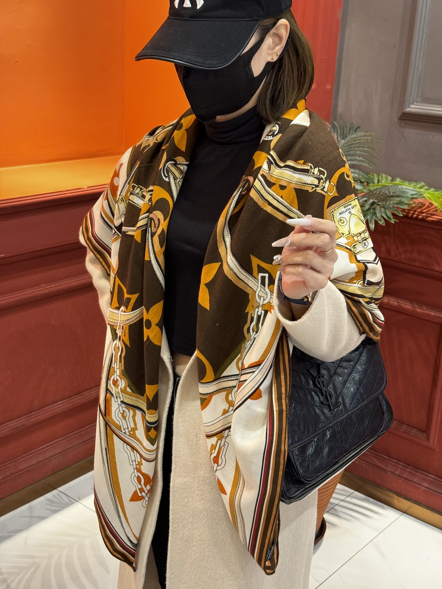 NO:185118,New MONOGRAM JACQUARD DENIM 140 Velvet Scarf [High-end version, double-sided and same color] Some styles are worth presenting with the top craftsmanship. The most collectible scarf style will never be eliminated. High-version scarf, high-version scarf19860909上新 MONOGRAM JACQUARD DENIM 140丝绒 方巾【高定版 双面同色】 有些款式他值得用最顶级的工艺去呈现  最具收藏价值丝巾款式 永远不会被淘汰高版本围巾,高版本围巾,scarf