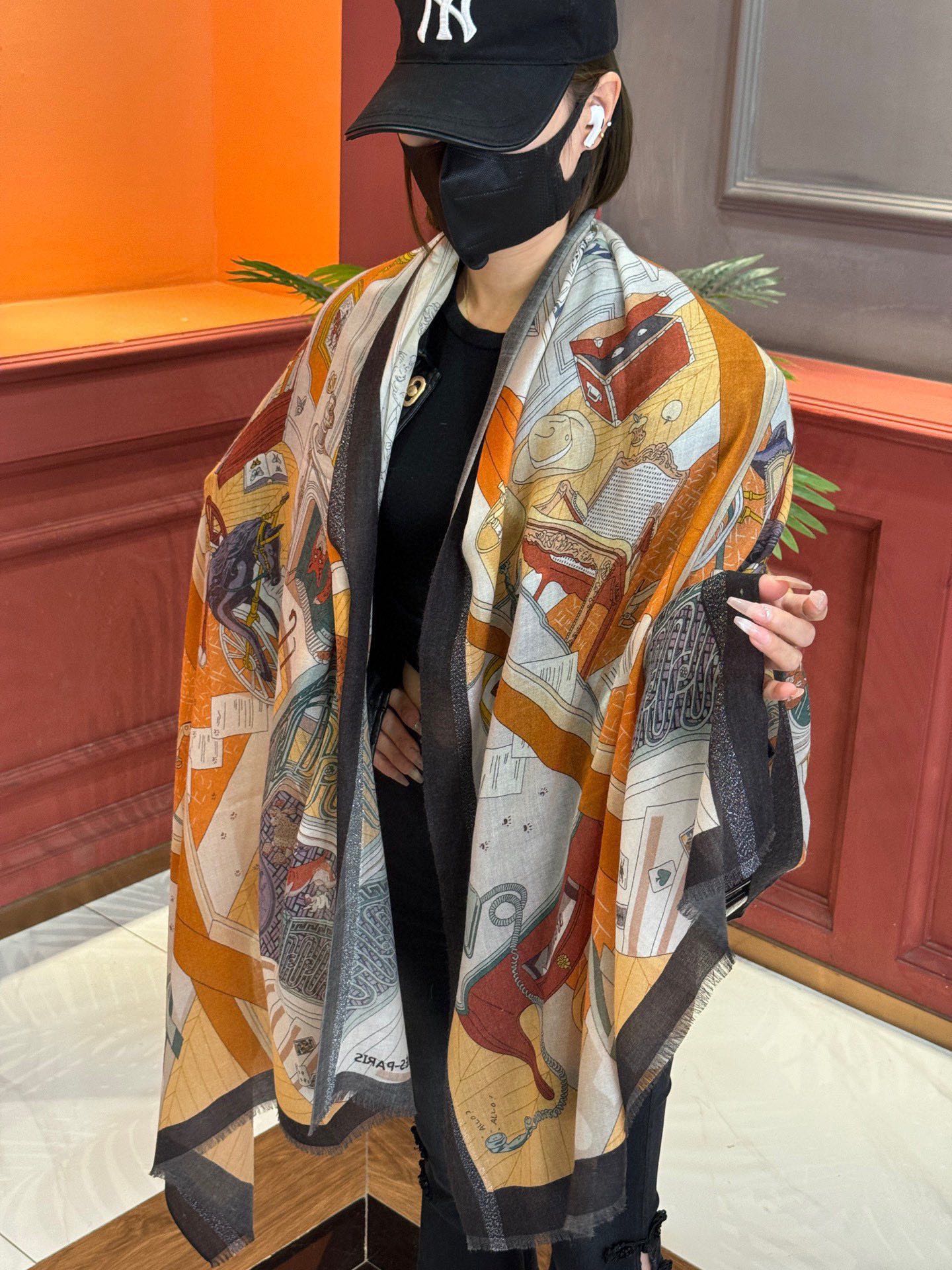 NO:185095,The scarf that will shine. Hermes counter synchronously. I bought it and said it looks good. I recommend the top-quality craftsmanship and value. Hermes counter hot cashmere square scarf with three-dimensional presentation patterns and patterns. The real grade is very high. The special craftsmanship is amazingly developed. Special cutting-edge technology is loved by Bai Fumei. Whether it is the quality, style, price, they scream. Super high cost performance. It is definitely worth buying the top-quality pure cashmere, size 100cm*200cm high-version scarf, high-version scarf, hermes19860909会发光发亮的围巾 爱马仕 专柜同步 买了都说好看羊绒印花推荐顶级工艺超值爱马仕专柜爆款羊绒方巾立体呈现图案纹路实物档次极高特殊工艺高端研发惊艳问世特殊尖端工艺处理受到白富美的喜欢 无论是品质 款式 价格都令大牌控的她们尖叫 超高性价比 绝对值得入手顶级纯羊绒,尺寸100cm*200cm高版本围巾,高版本围巾,hermes,scarf