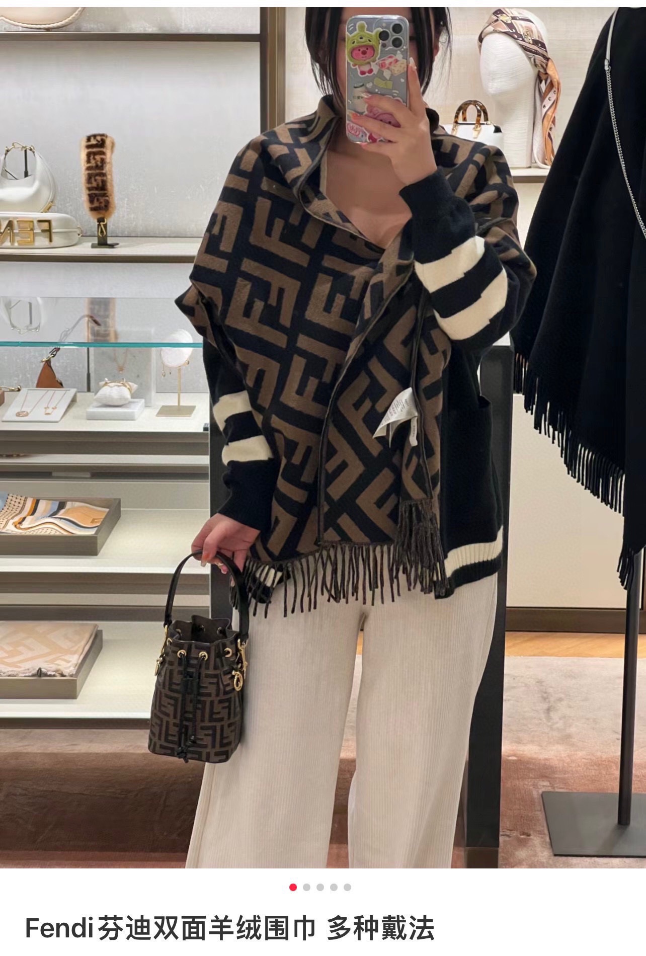 NO:186452,High quality, the most popular presbyterian FF element style this year, recommended by fashionable ladies~Fendi cashmere scarf~ It looks really good with clothing, this color is also very suitable for daily matching, the fabric is soft, the quality is very good, the main tag is a lot of pages of information about this scarf~ The details are great, and it is very fashionable, and it can be controlled by all kinds of clothing~ The goddess must-enter recommendation 45*170cm cashmere scarf size high-version scarf, high-version scarf, fendi19860909高品质 最能碰撞出高级感今年最流行的老花FF元素风格,时髦小姐姐推荐~Fendi 羊绒围巾~搭配服饰真的非常好看 ,这个色也是非常适合日搭的配色面料柔软,质量很赞,主标上很很多页此款围巾的信息~细节很棒随便围围就很大牌时髦范搭配各类服饰都能驾驭~女神必入推荐45*170cm羊绒围巾尺寸高版本围巾,高版本围巾,fendi,scarf