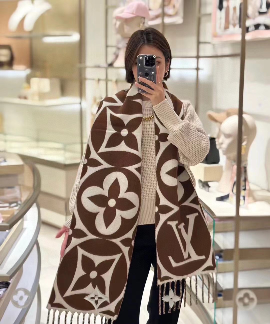 NO:186660,New!  LV latest wool scarf, rose color matching size 235*30, welcome to consult the high-version scarf, high-version scarf, louis vuitton19860909上新！ LV最新款羊毛围巾,玫瑰色配色 尺寸235*30,欢迎咨询高版本围巾,高版本围巾,louis vuitton,scarf