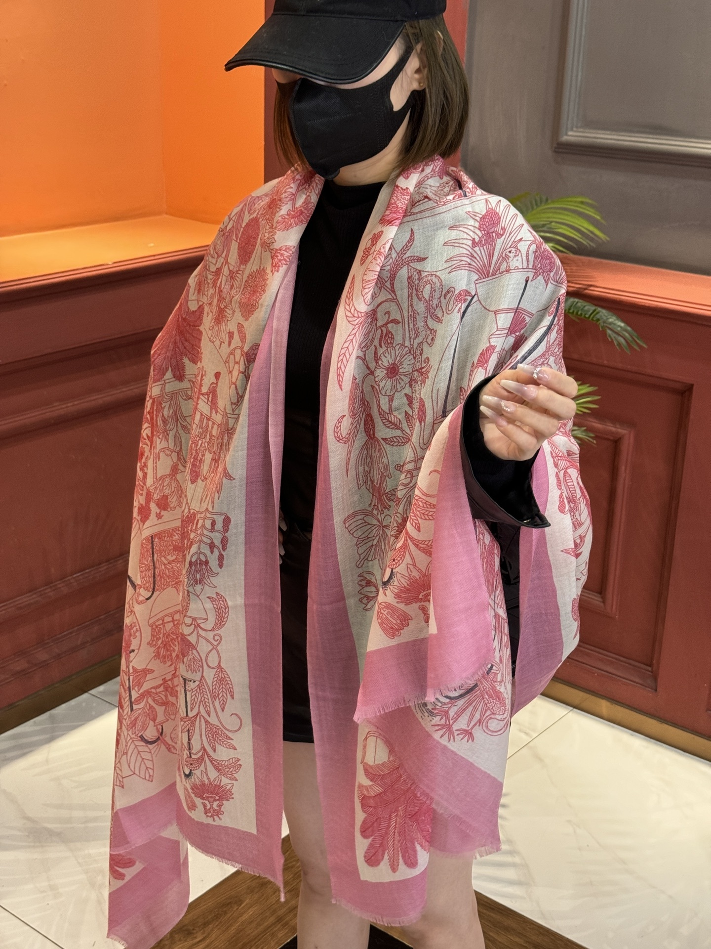 专柜同步Hermes家买了都说好看珍奇乐园羊绒长巾️推荐顶级工艺超值️爱马仕专柜爆款羊绒长巾立体呈现图案