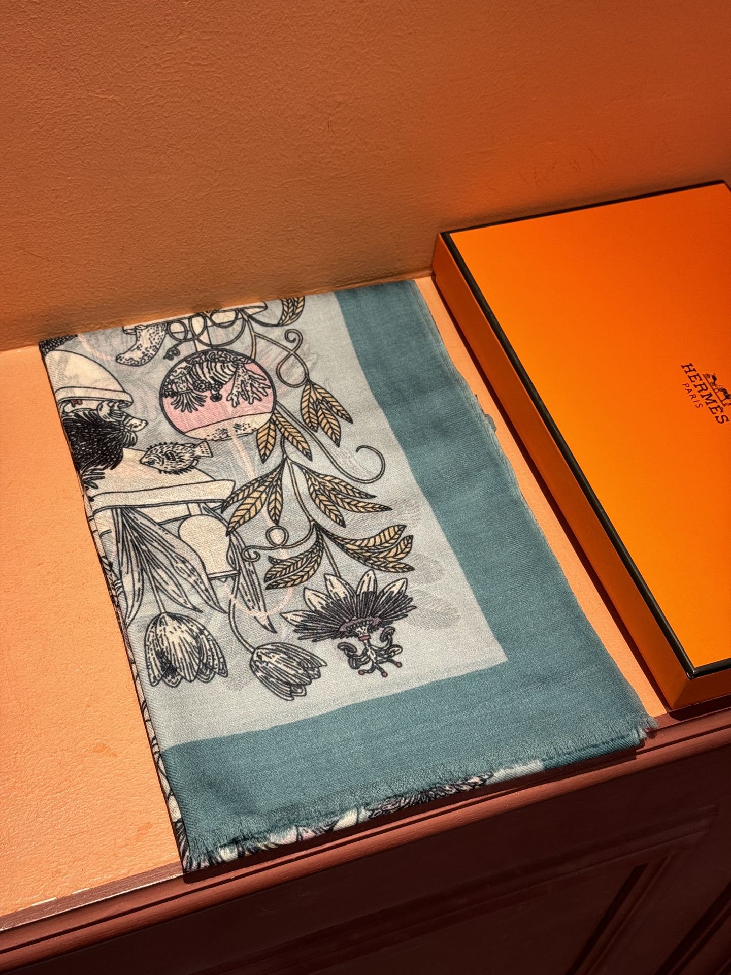 专柜同步Hermes家买了都说好看珍奇乐园羊绒长巾️推荐顶级工艺超值️爱马仕专柜爆款羊绒长巾立体呈现图案