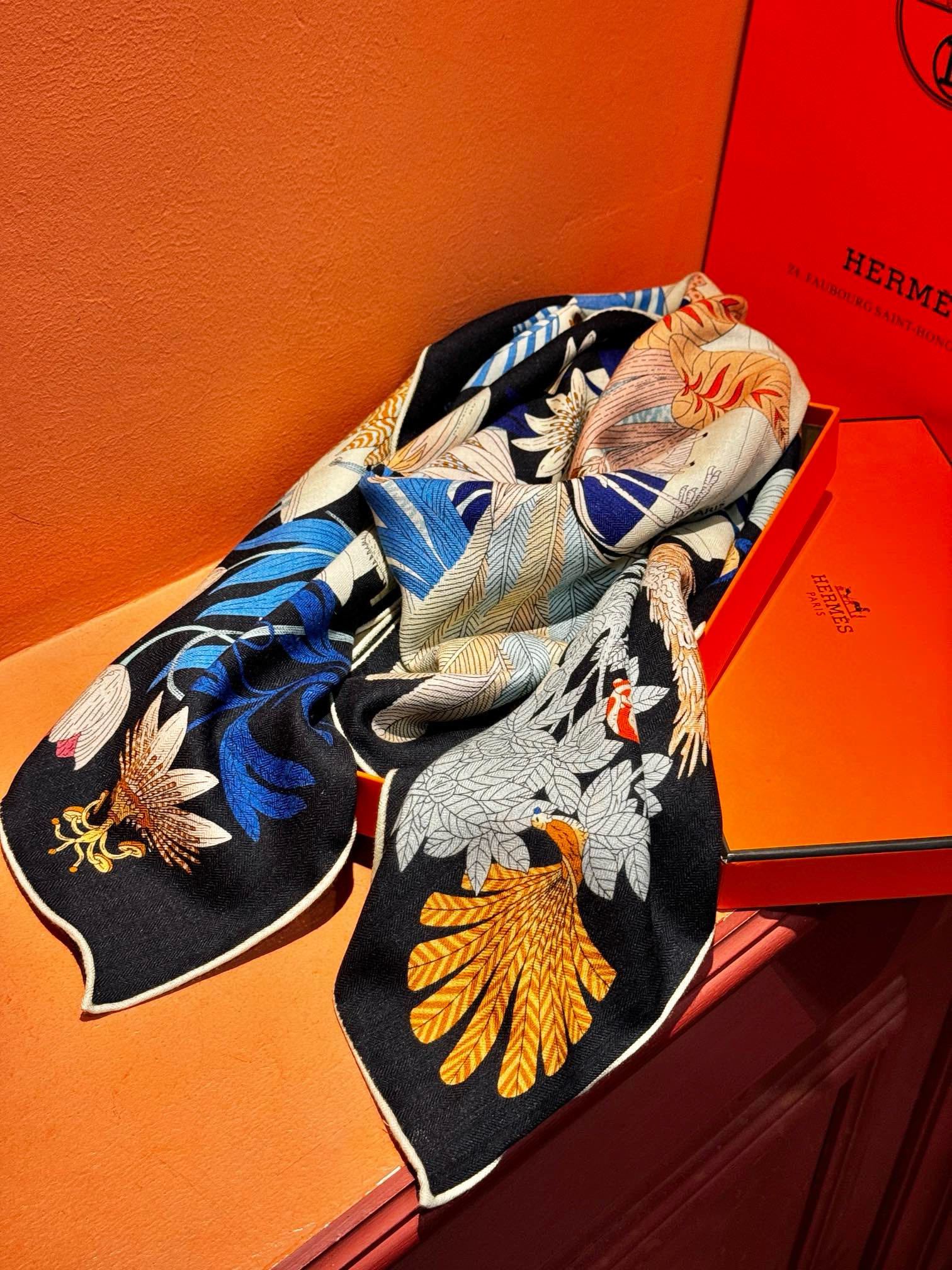 羊绒新款买了都说好看️推荐爱马仕双面同色羊绒方巾奇珍乐园双面同色140顶级工艺超值️爱马仕专柜爆款立体呈