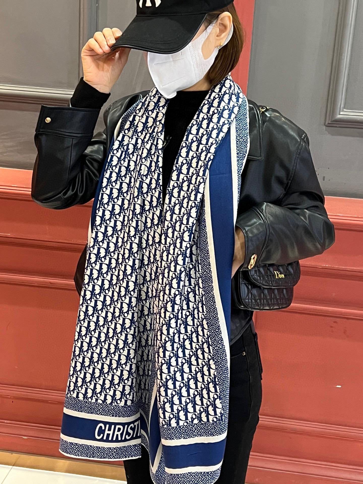 D老花羊绒长巾双面同色印花️抢️VIP推荐️下手一定要快高端大爱️️女人尤物货极少四季都可以用️真心美的