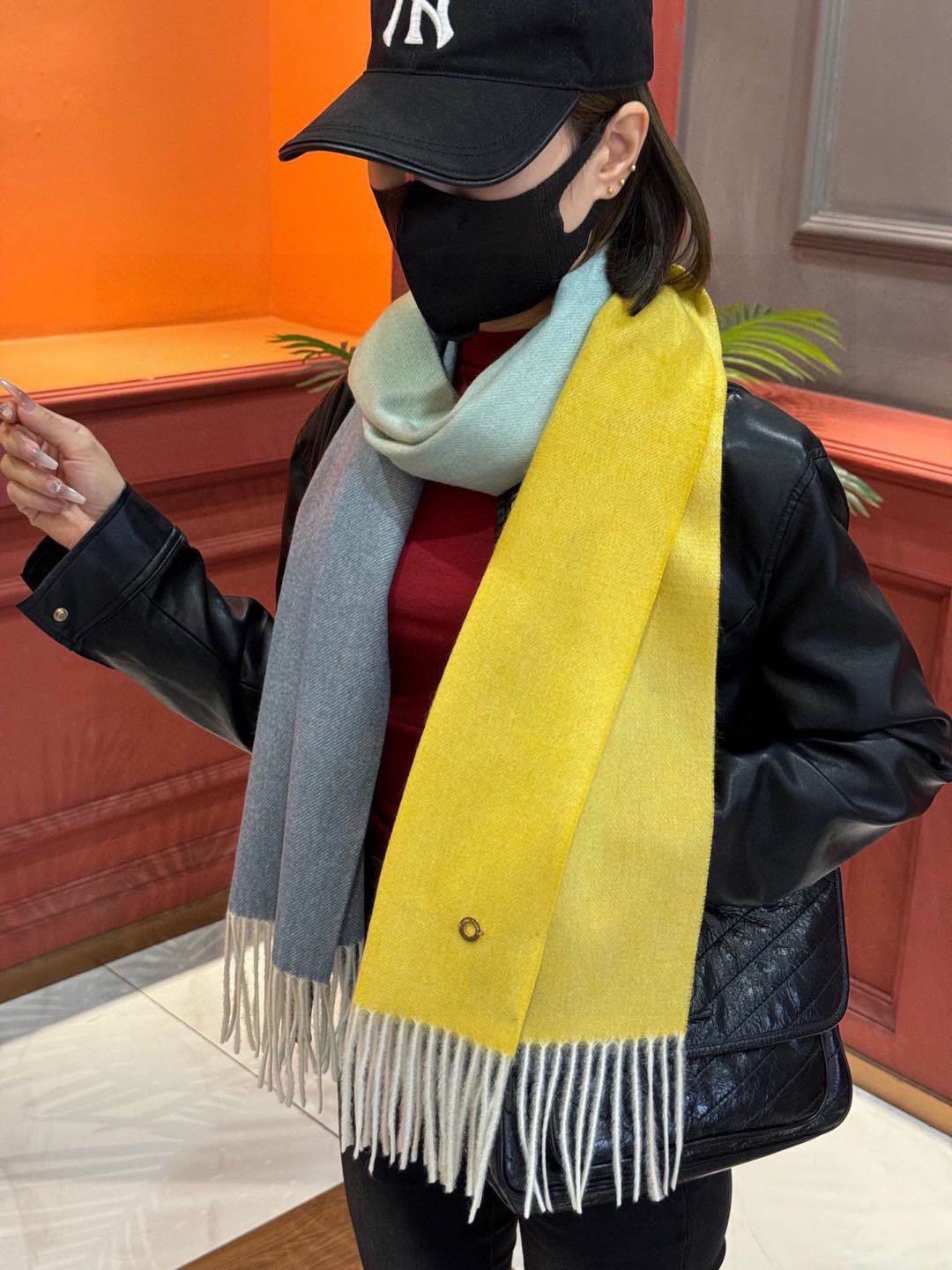 太美了皮安娜情侣款美到要尖叫专柜最新款英伦欧美范儿多色渐变又是一款即时尚又实用的大围巾&长巾撞色的颜色搭