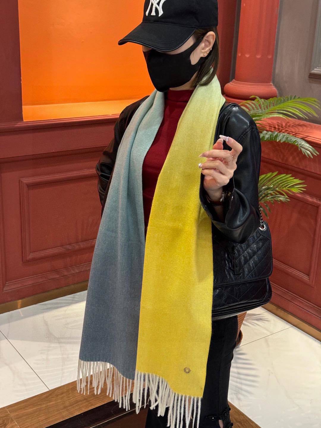 太美了皮安娜情侣款美到要尖叫专柜最新款英伦欧美范儿多色渐变又是一款即时尚又实用的大围巾&长巾撞色的颜色搭