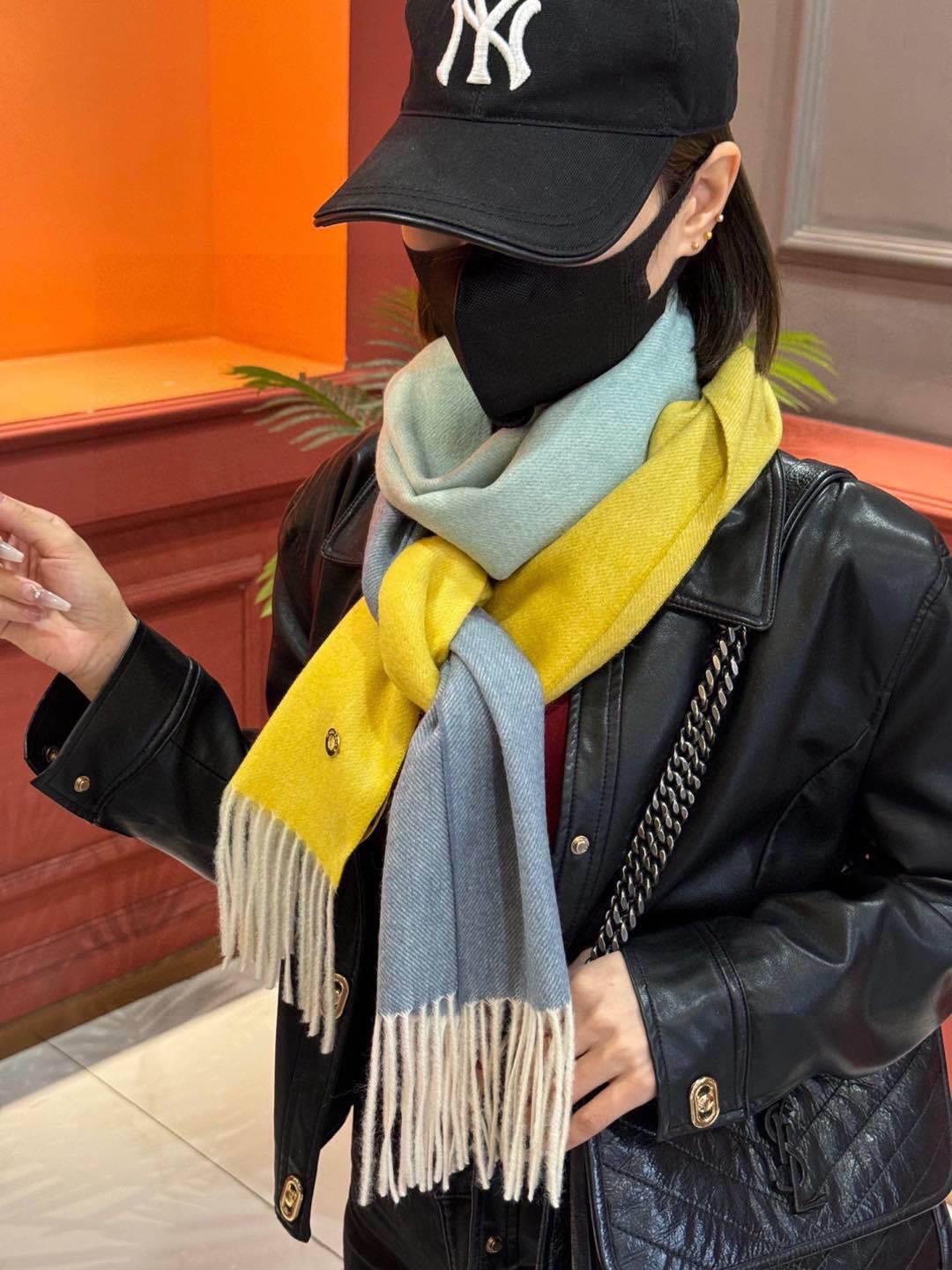 太美了皮安娜情侣款美到要尖叫专柜最新款英伦欧美范儿多色渐变又是一款即时尚又实用的大围巾&长巾撞色的颜色搭
