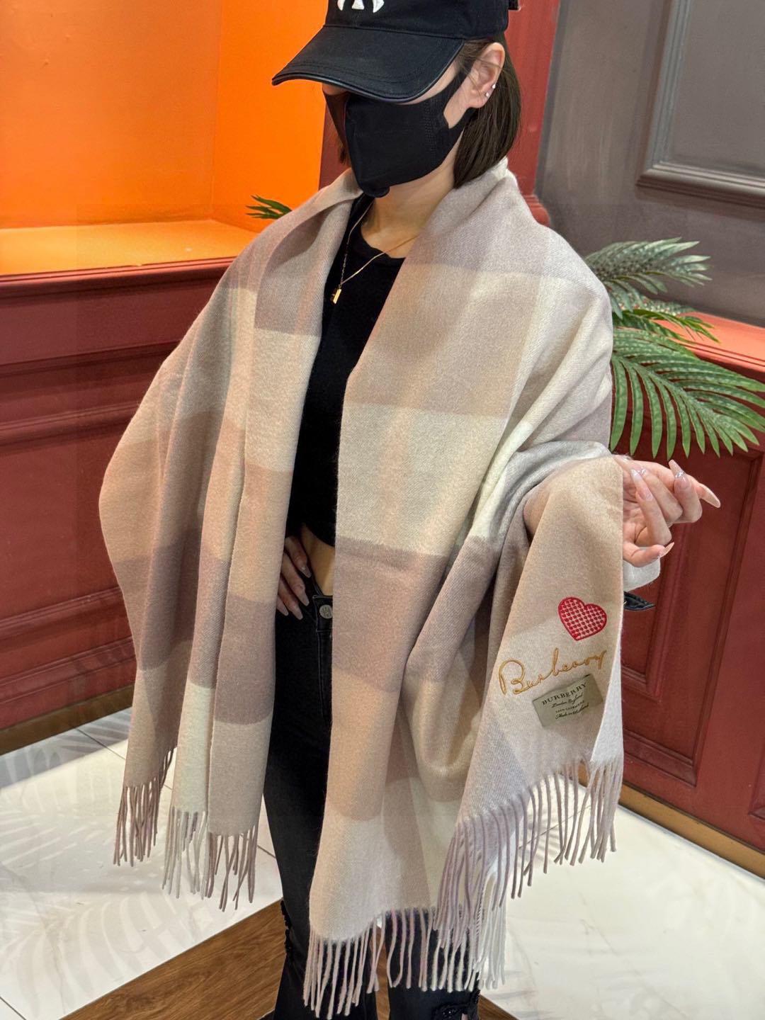 B手抄体桃心️限量版绝对的美化了心的设计超级无敌的硬核从外商去年疫情前寄版下来到今天成品出库废了设计部太