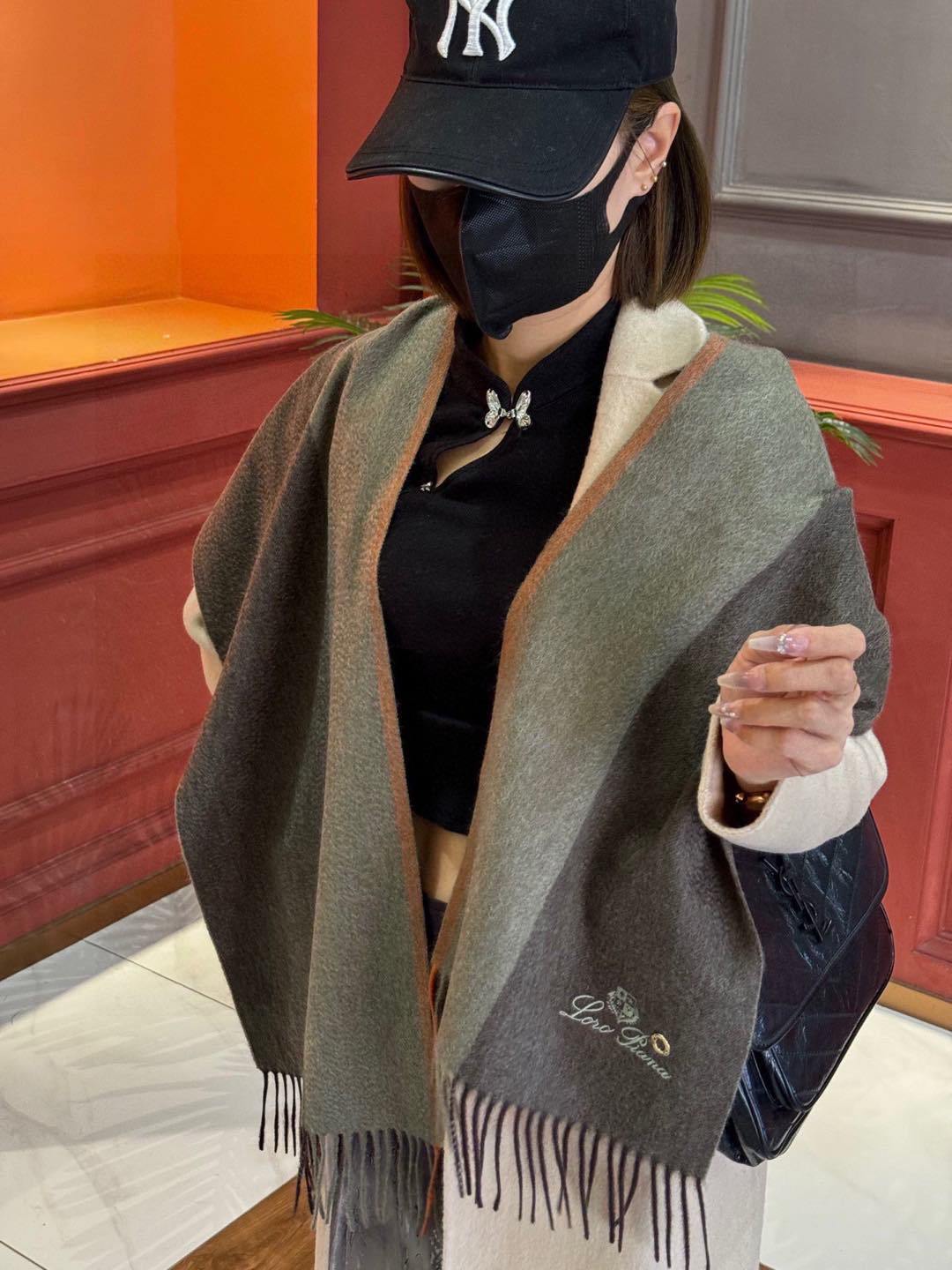 ️重磅推荐️巴宝莉新品情侣款羊绒围巾️臻选上乘的山羊绒纤维耗时耗力再以清泉水浸泡涤荡使羊绒纤维呈现出独特