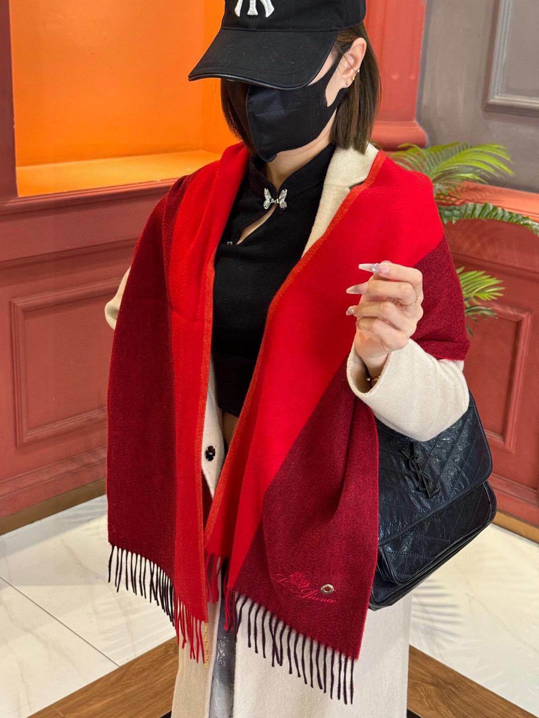 ️重磅推荐️巴宝莉新品情侣款羊绒围巾️臻选上乘的山羊绒纤维耗时耗力再以清泉水浸泡涤荡使羊绒纤维呈现出独特
