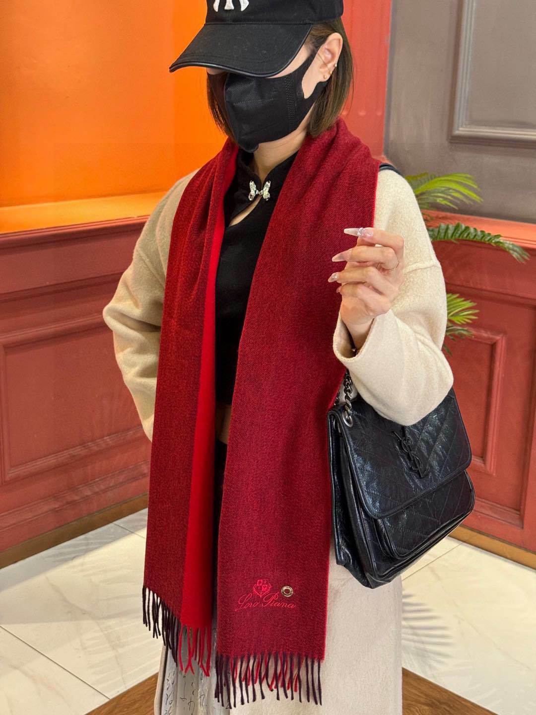 ️重磅推荐️巴宝莉新品情侣款羊绒围巾️臻选上乘的山羊绒纤维耗时耗力再以清泉水浸泡涤荡使羊绒纤维呈现出独特