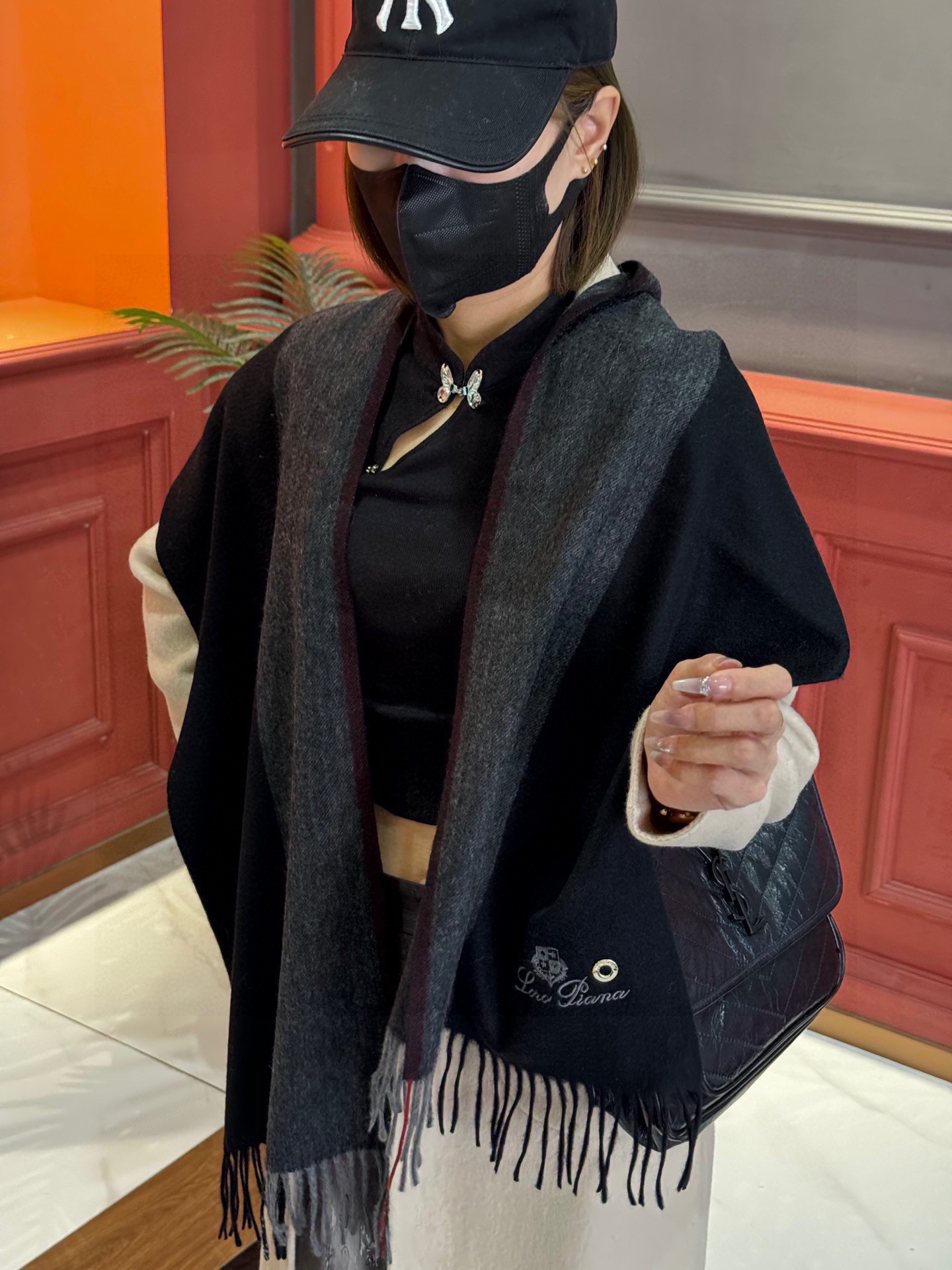 ️重磅推荐️巴宝莉新品情侣款羊绒围巾️臻选上乘的山羊绒纤维耗时耗力再以清泉水浸泡涤荡使羊绒纤维呈现出独特