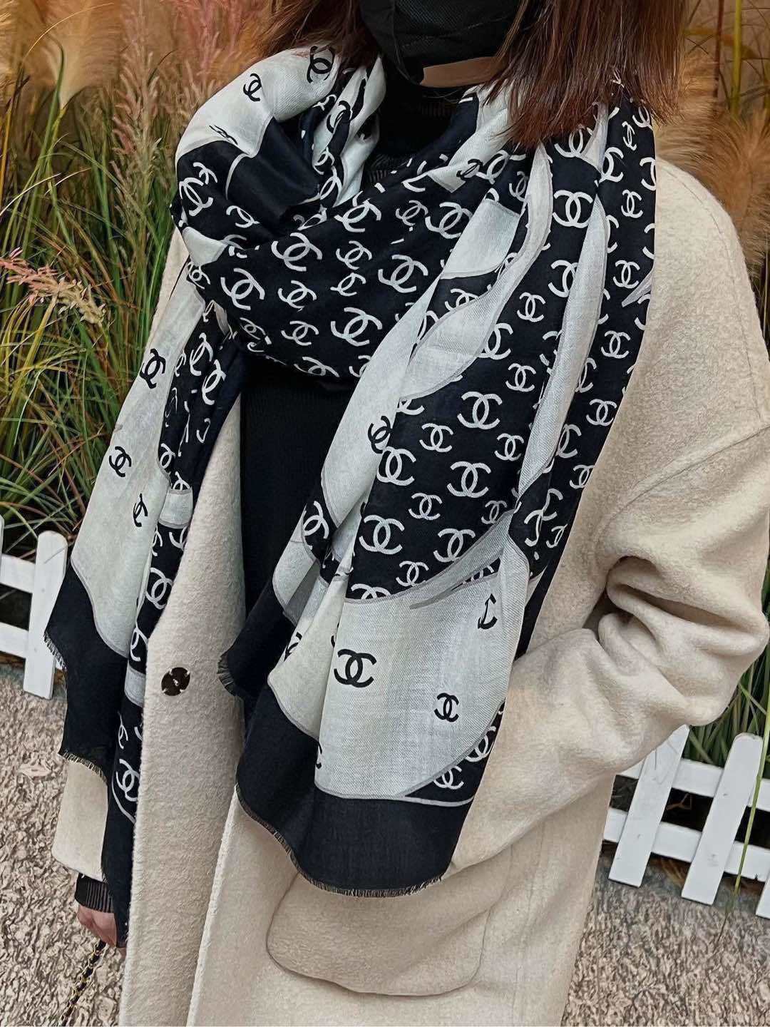 羊绒新款新小香山茶花长围巾超级抬气色!高级女人味!羊绒围巾也能这么美!!!这款双面花卉羊绒围巾真的好高级