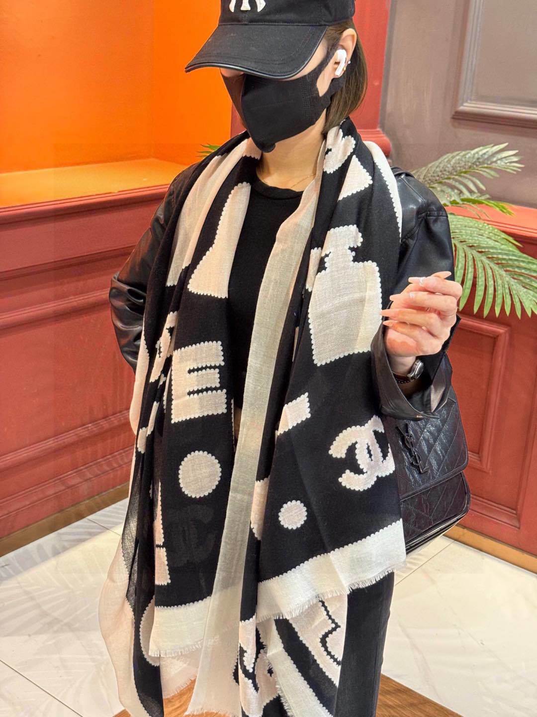 重点推荐!!!高级舒适时髦气质相信我的就收吧!香奈儿这款触动内心的柔美围巾无法模仿的颜色和气质!!!围巾
