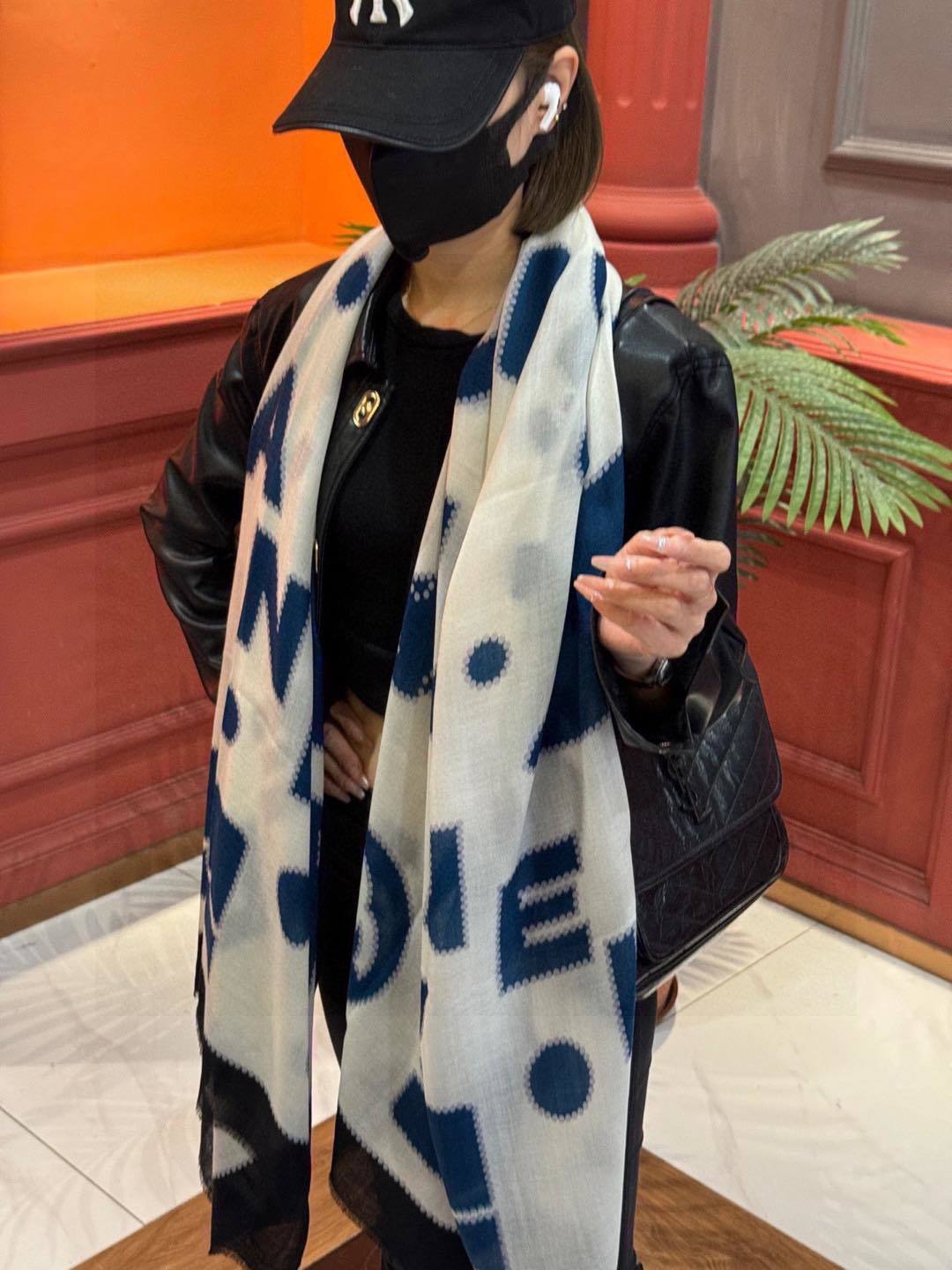 重点推荐!!!高级舒适时髦气质相信我的就收吧!香奈儿这款触动内心的柔美围巾无法模仿的颜色和气质!!!围巾