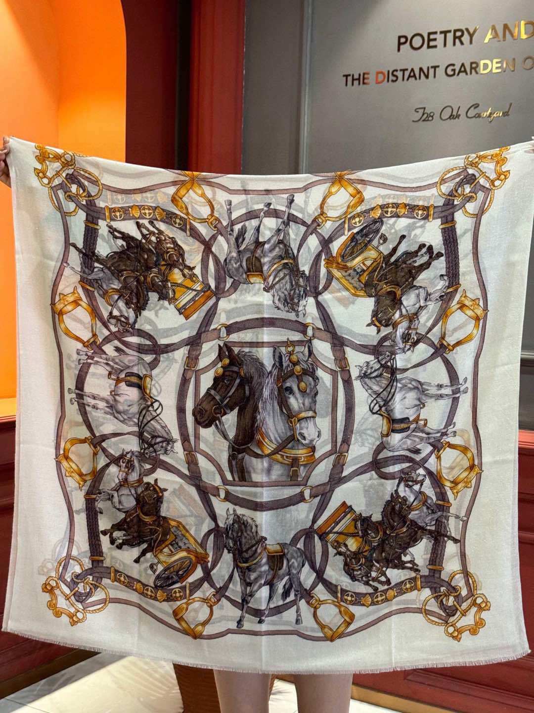 会发光发亮的围巾新款买了都说好看️推荐顶级工艺超值️爱马仕专柜爆款立体呈现图案纹路实物档次极高特殊工艺高