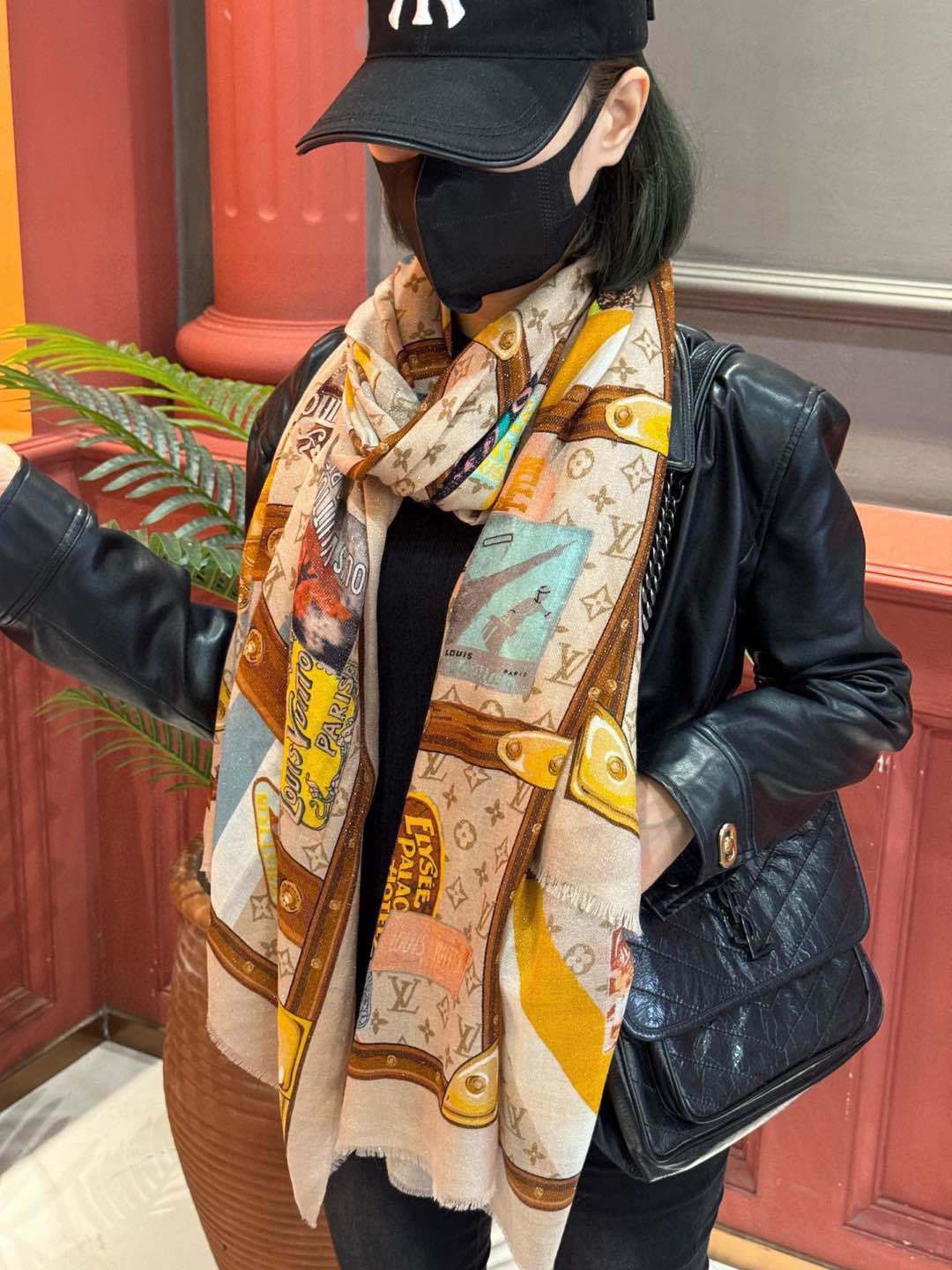 会发光发亮的围巾真心赞️驴家L链条箱包花纹银丝长巾银丝印花羊绒长巾新款方巾来撷Nouficel胶囊系列的