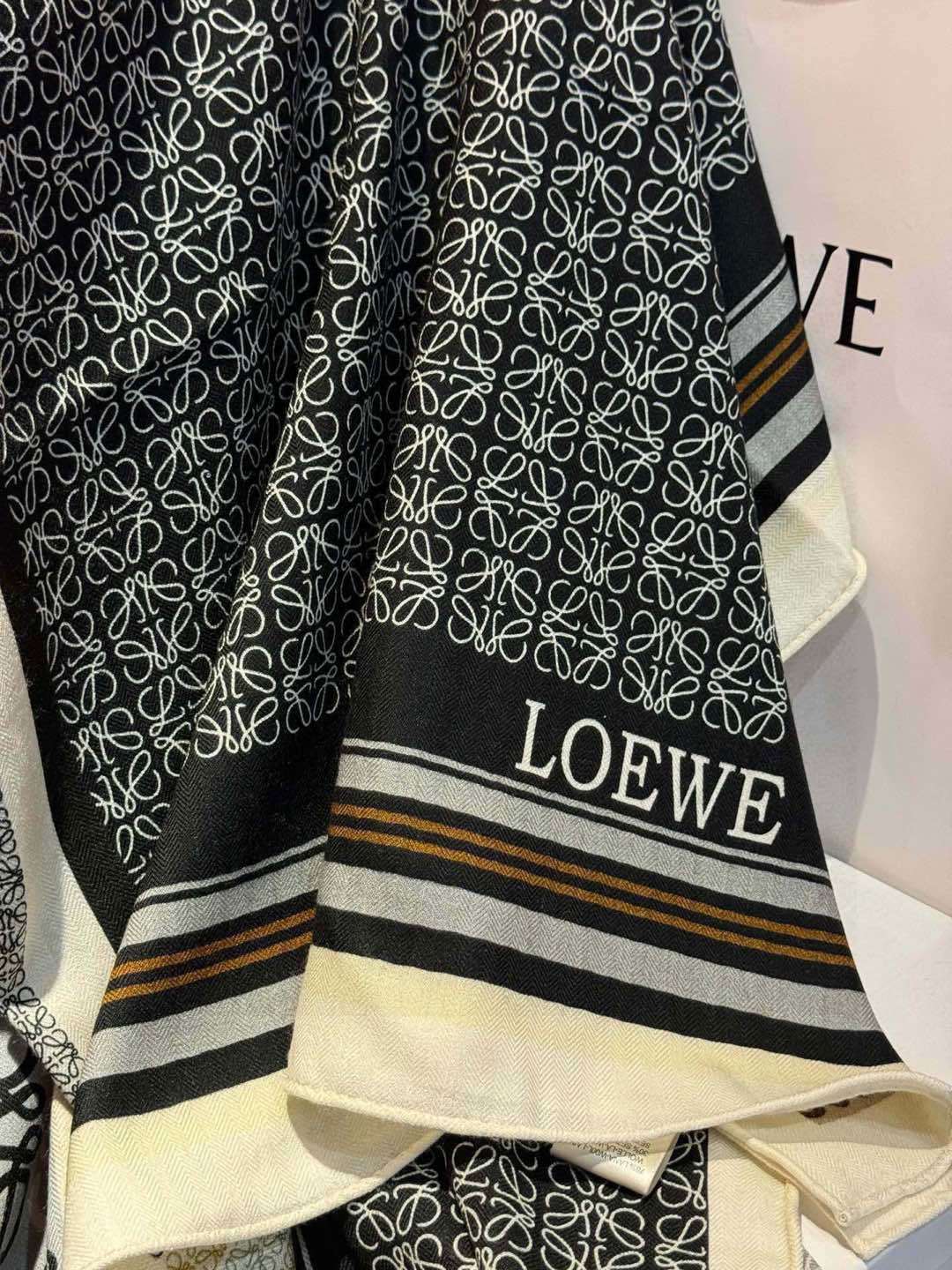 高定版上新️Loewe罗意威专柜新款高级又不撞款的好东西!!!能力范围能带给大家最好的品质这个价格真的亲