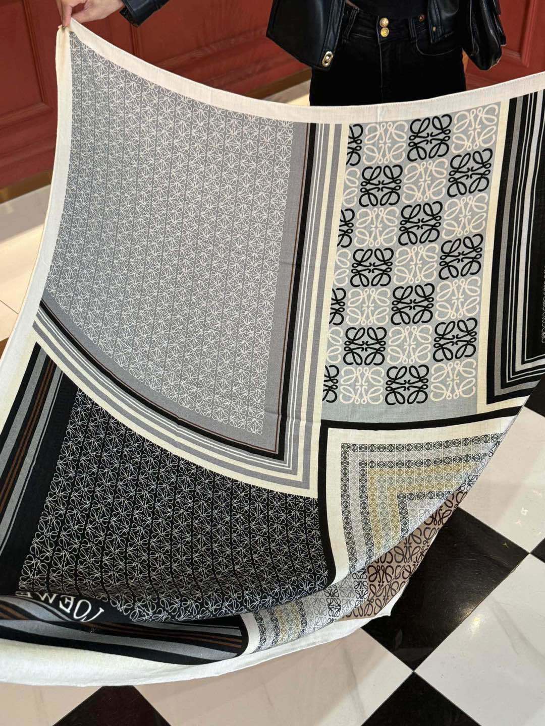 高定版上新️Loewe罗意威专柜新款高级又不撞款的好东西!!!能力范围能带给大家最好的品质这个价格真的亲