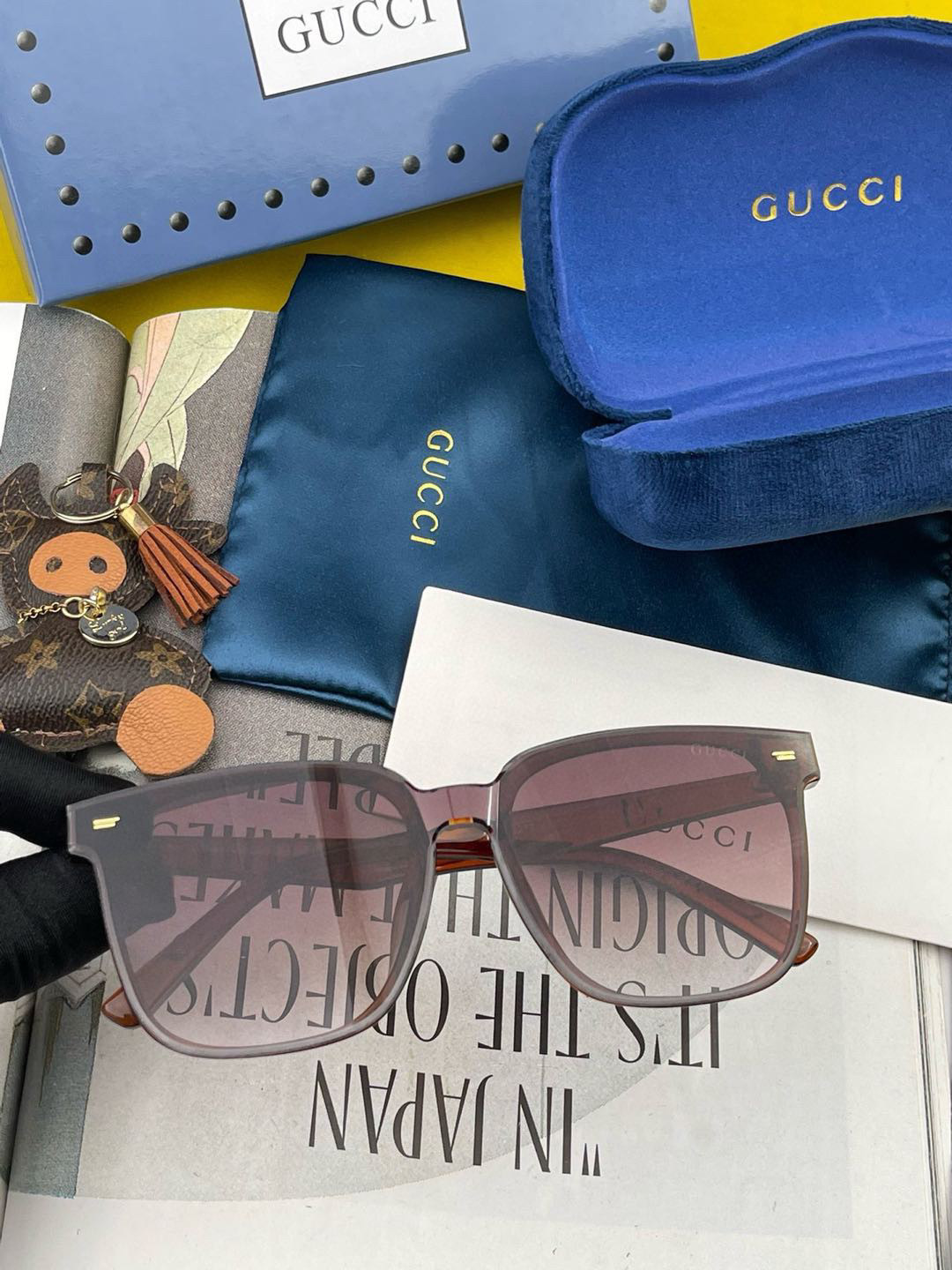 🔺 【GUCCI-尼龙太阳镜】2025开春新款 潮流爆款 时尚方框连体太阳镜 高品质 佩戴舒适 网红潮款
