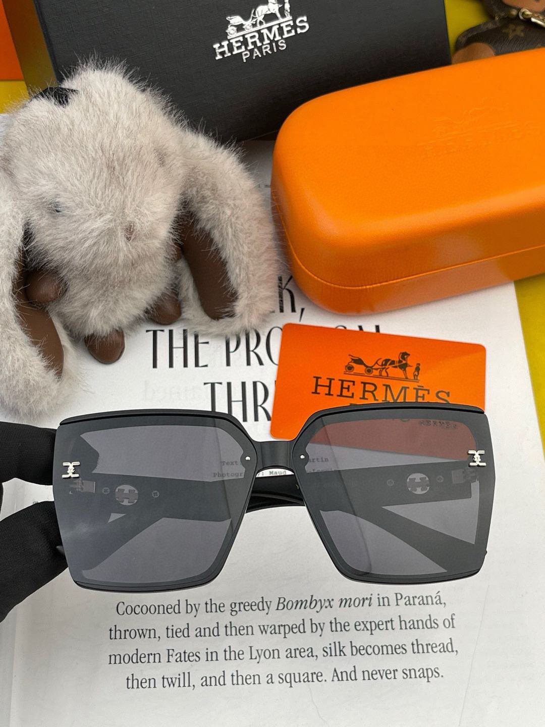  2025新款 爱马仕女士偏光太阳镜🕶️ 宝丽来高清镜片🎉高品质TR-90镜框 时尚百搭！
型号：H72