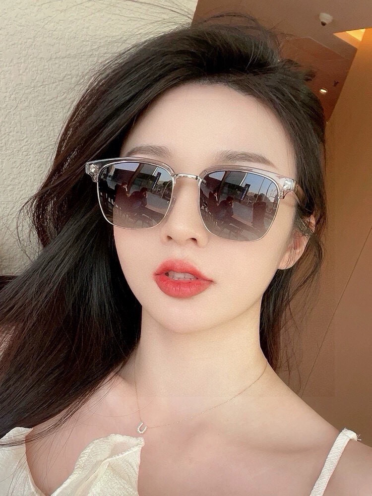 【GUCCI】2025新款GUCCI 时尚百搭大方框，别致半框设计 大气风格 全新清新配色，街拍气质护目