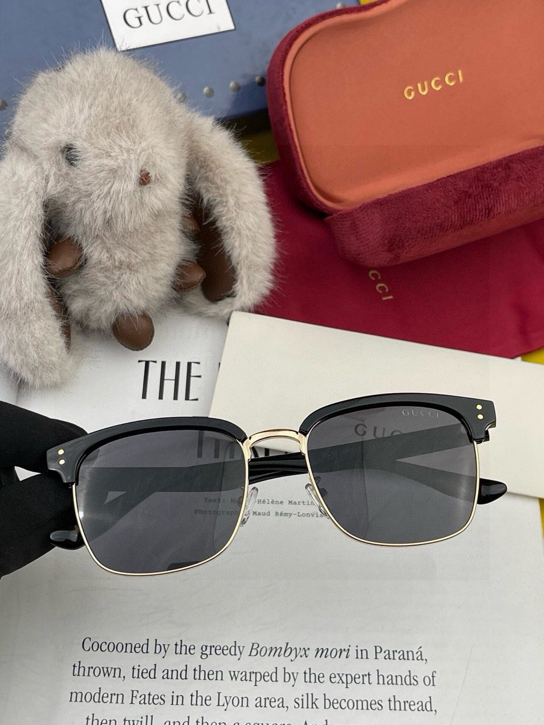 【GUCCI】2025新款GUCCI 时尚百搭大方框，别致半框设计 大气风格 全新清新配色，街拍气质护目