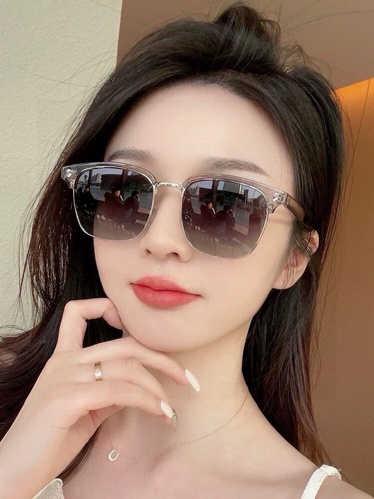 【GUCCI】2025新款GUCCI 时尚百搭大方框，别致半框设计 大气风格 全新清新配色，街拍气质护目