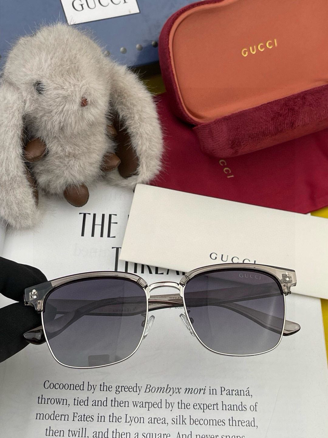 【GUCCI】2025新款GUCCI 时尚百搭大方框，别致半框设计 大气风格 全新清新配色，街拍气质护目