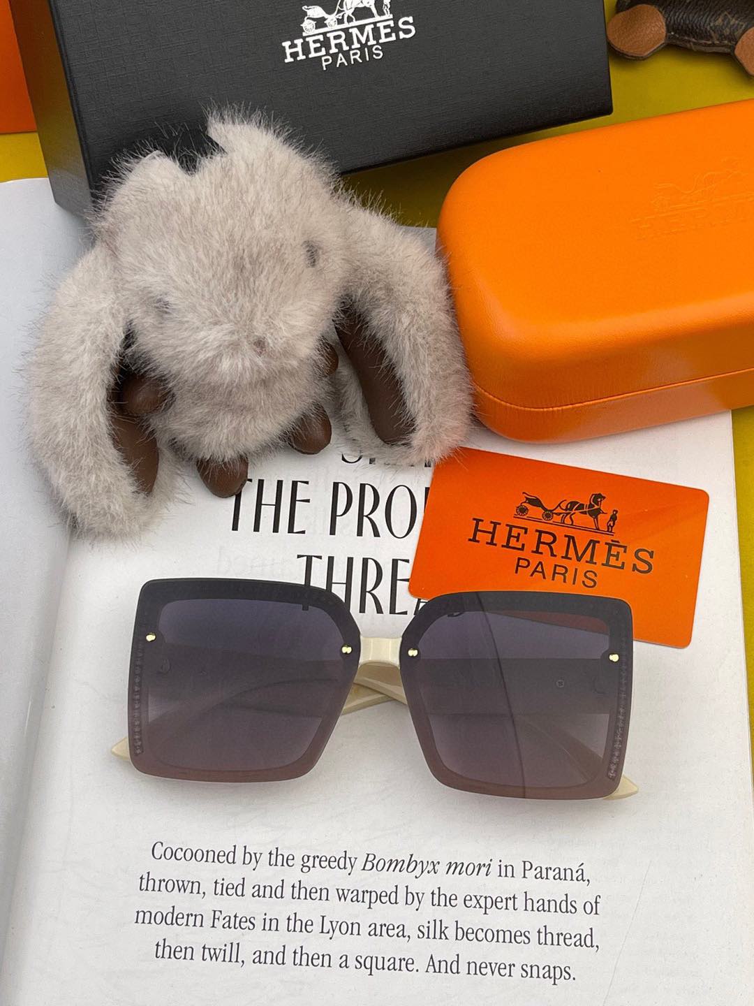  2024新款 爱马仕女士偏光太阳镜🕶️ 宝丽来高清镜片🎉高品质TR-90镜框 时尚百搭！
型号：H47