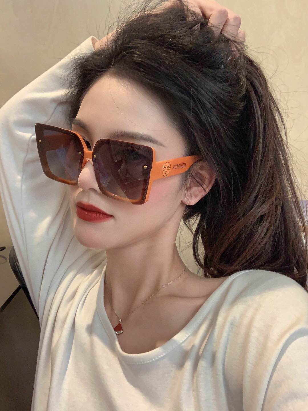  2024新款 爱马仕女士偏光太阳镜🕶️ 宝丽来高清镜片🎉高品质TR-90镜框 时尚百搭！
型号：H47