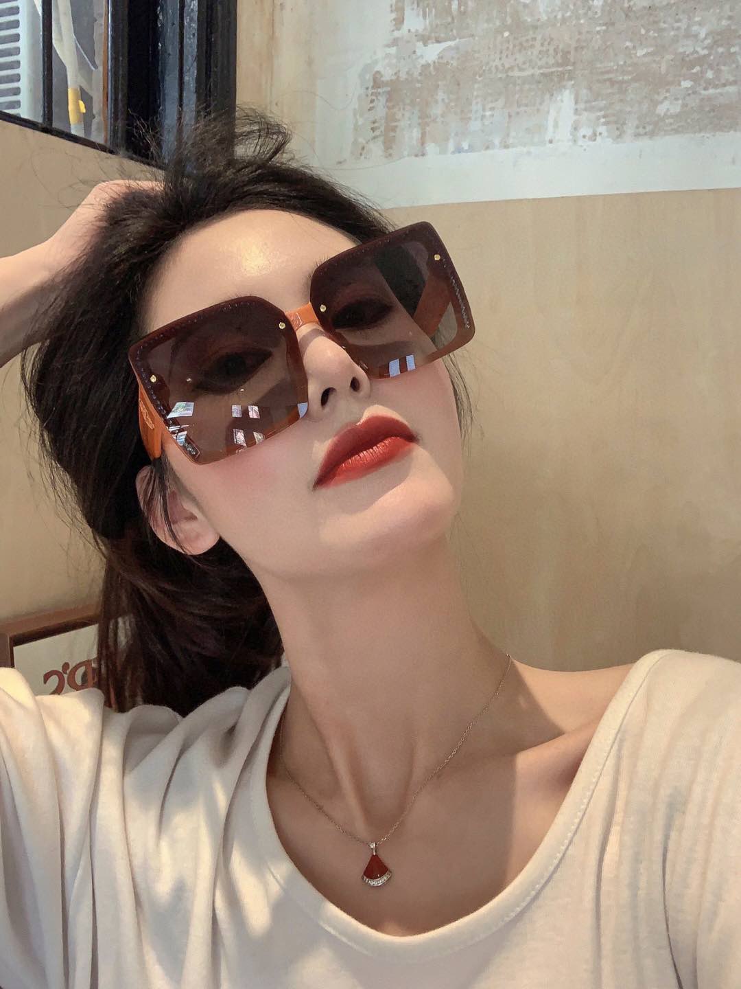  2024新款 爱马仕女士偏光太阳镜🕶️ 宝丽来高清镜片🎉高品质TR-90镜框 时尚百搭！
型号：H47