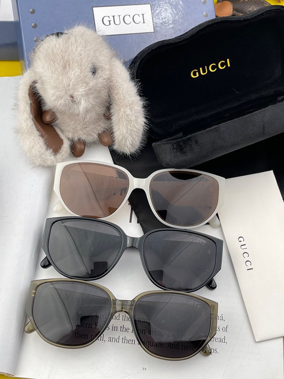  Gucci   经典的小框设计，不挑脸型，无论搭配大衣还是连衣裙都非常显气质尼龙偏光镜片预防紫外线 型