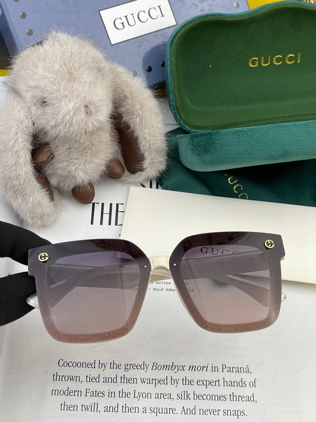  【TR偏光系列】Gucci   经典的大框设计，情侣款不挑脸型，无论搭配大衣还是连衣裙都非常显气质偏